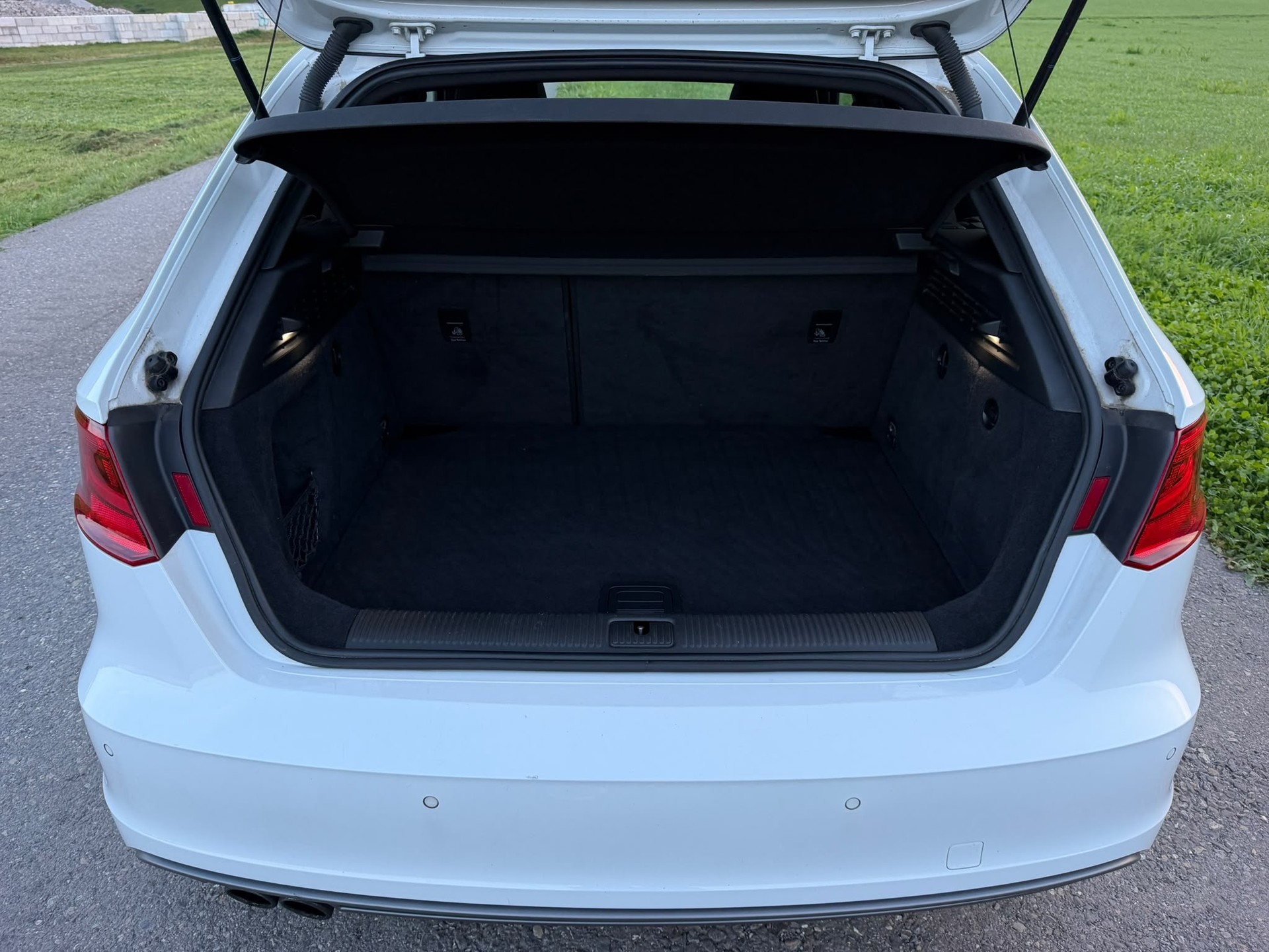 AUDI A3 Sportback 2.0 TDI S-Line quattro-image-11