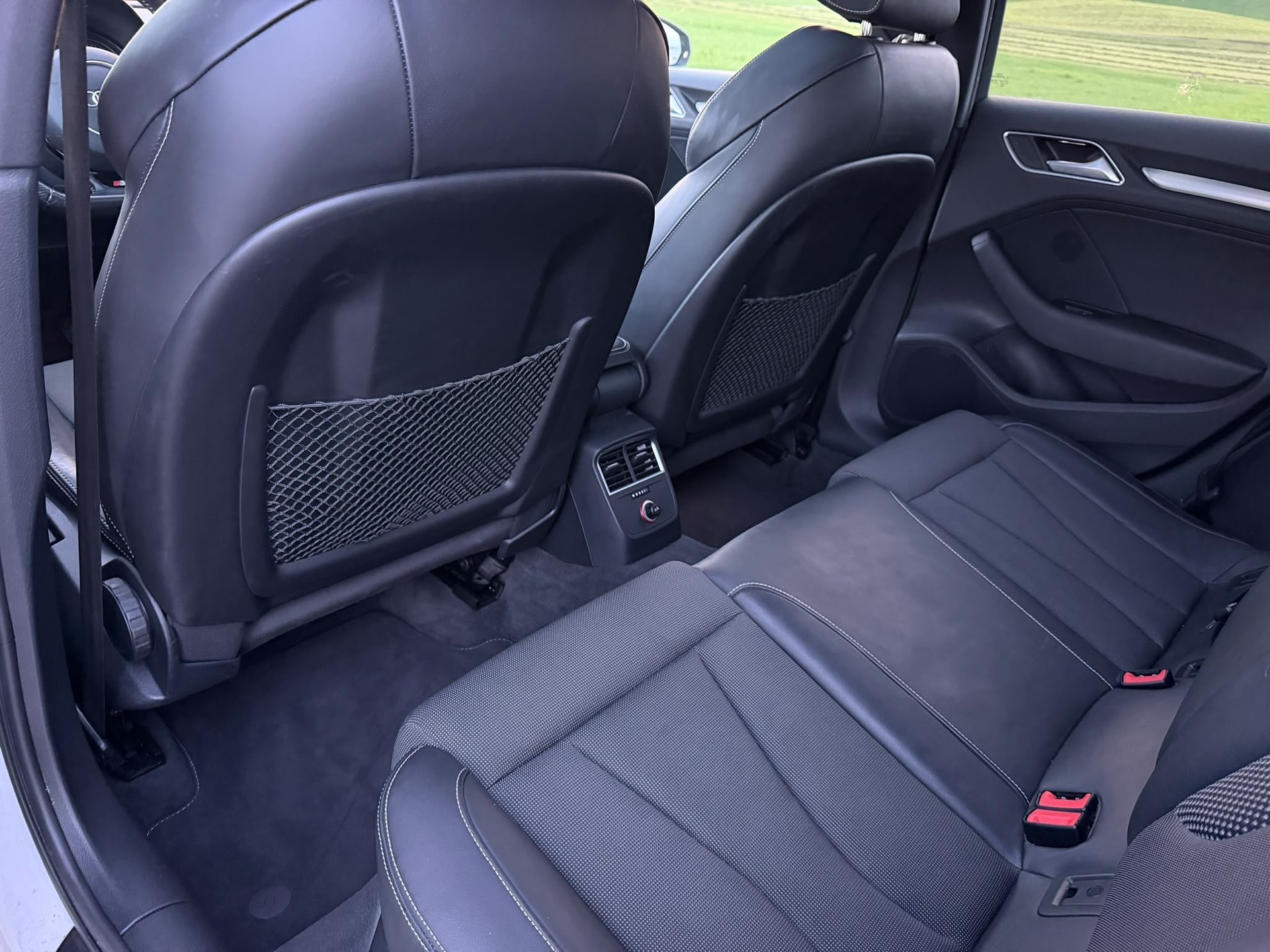 AUDI A3 Sportback 2.0 TDI S-Line quattro-image-10