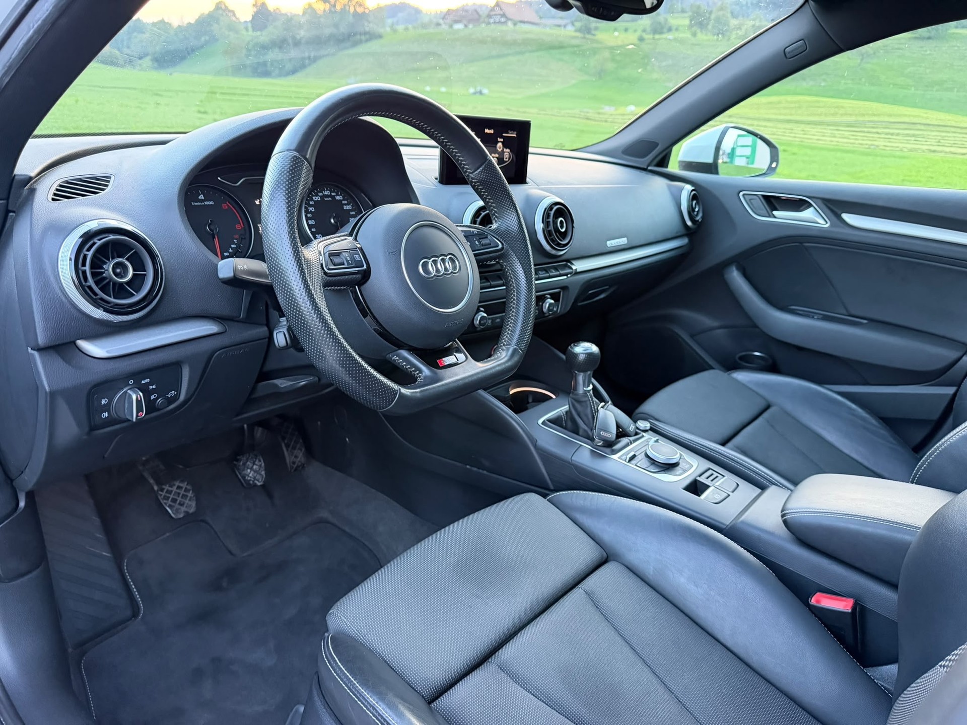 AUDI A3 Sportback 2.0 TDI S-Line quattro-image-9