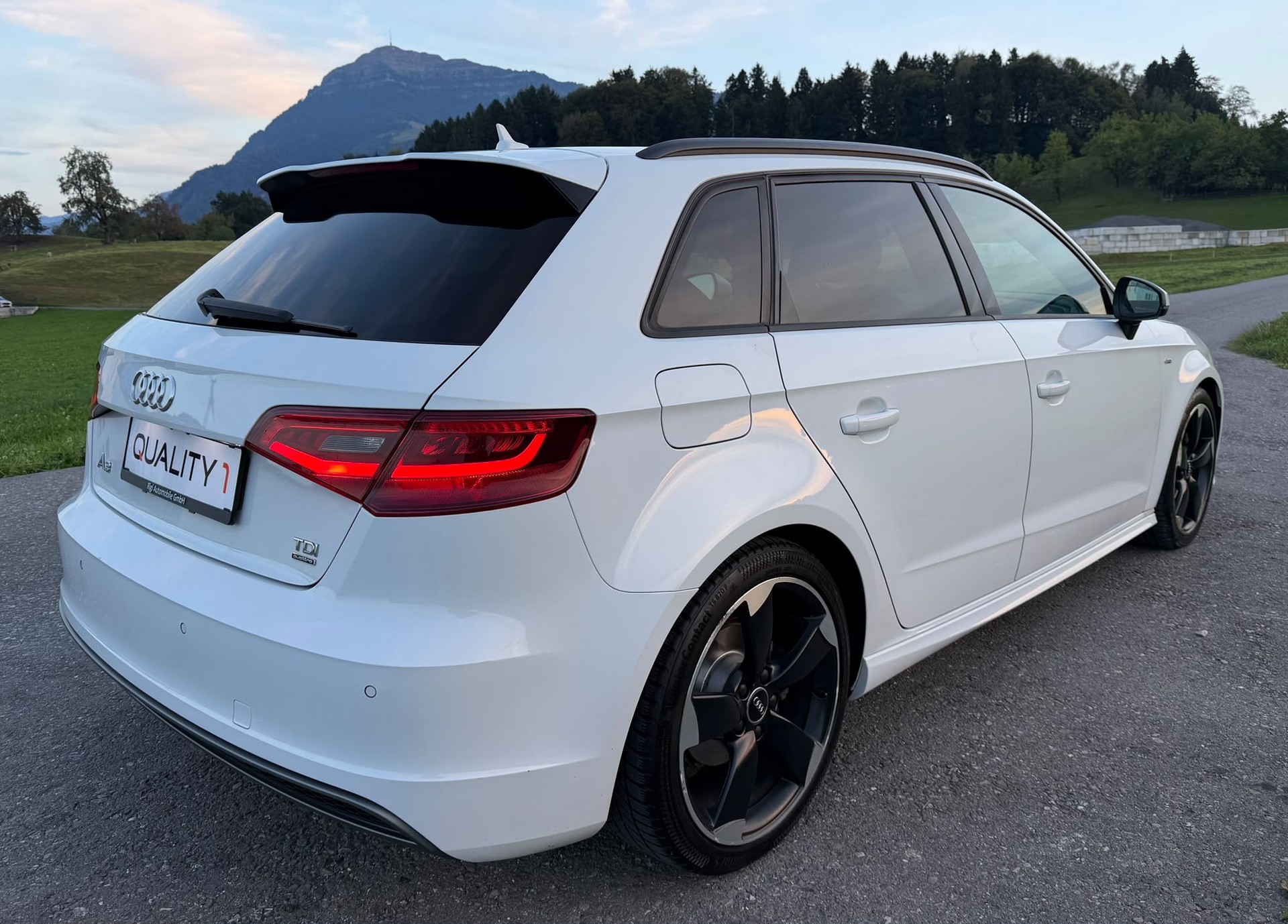 AUDI A3 Sportback 2.0 TDI S-Line quattro-image-5