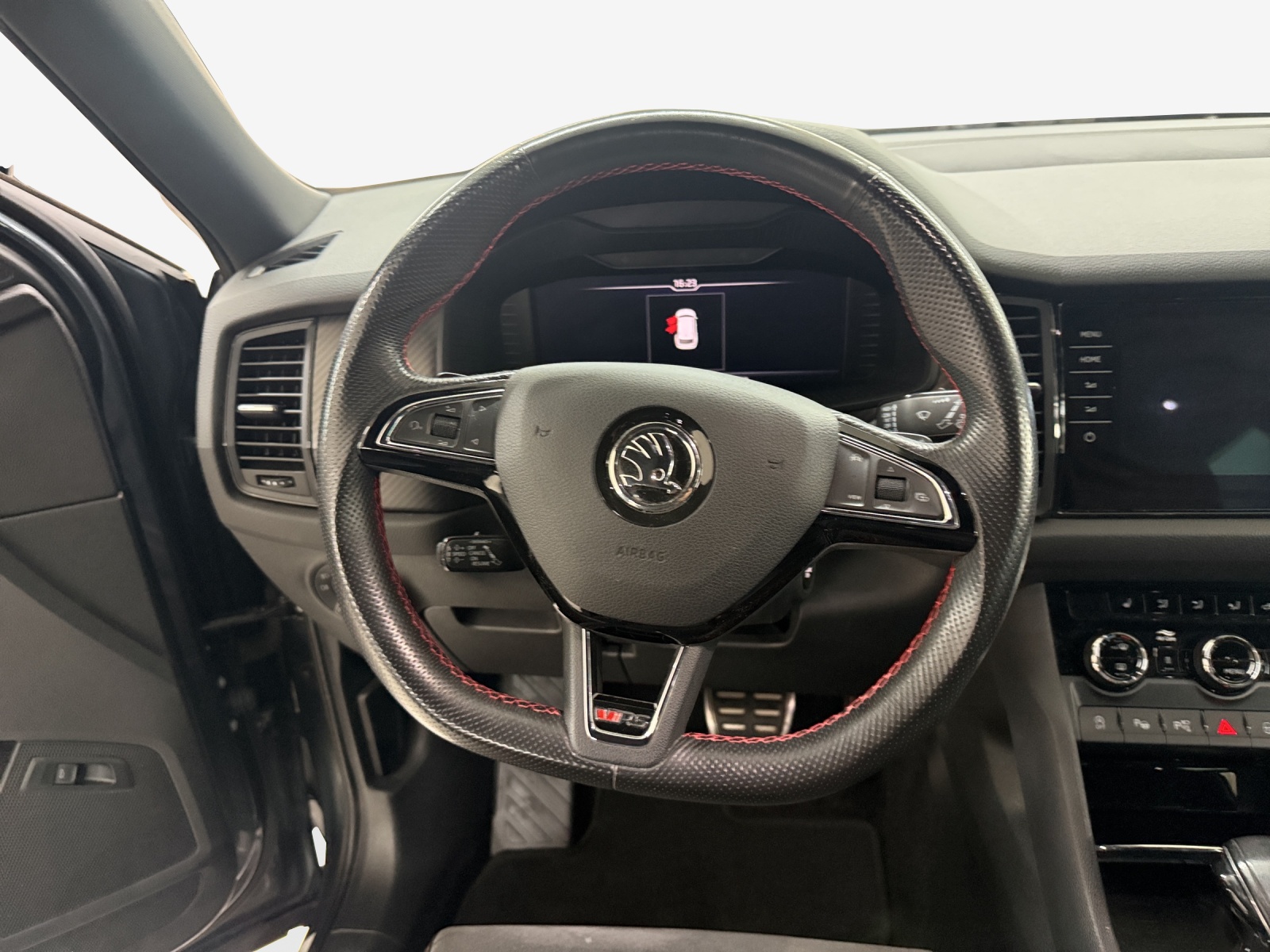 SKODA Kodiaq 2.0 Bi-TDI SCR RS 4x4 DSG-image-9