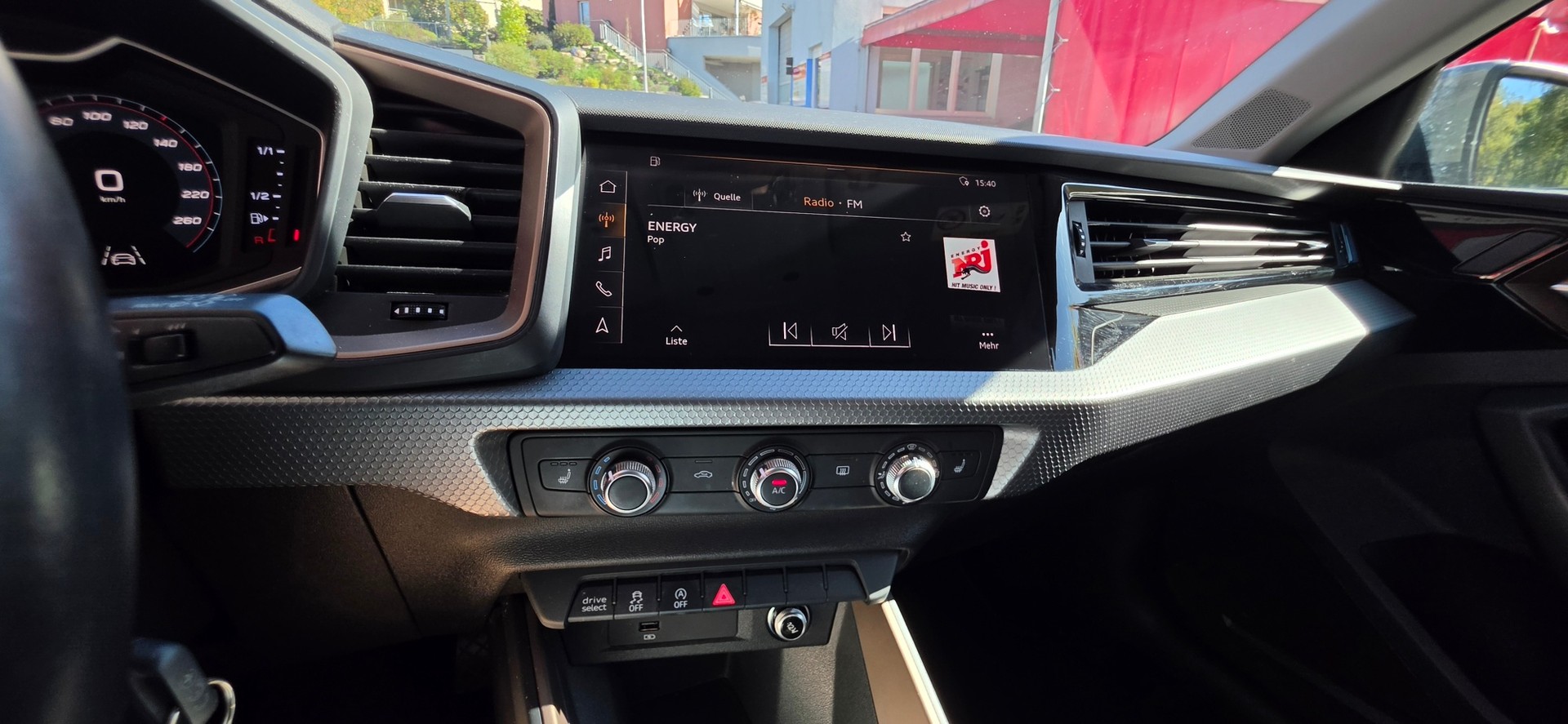 AUDI A1 Sportback 40 TFSI S Line S-tronic-image-24