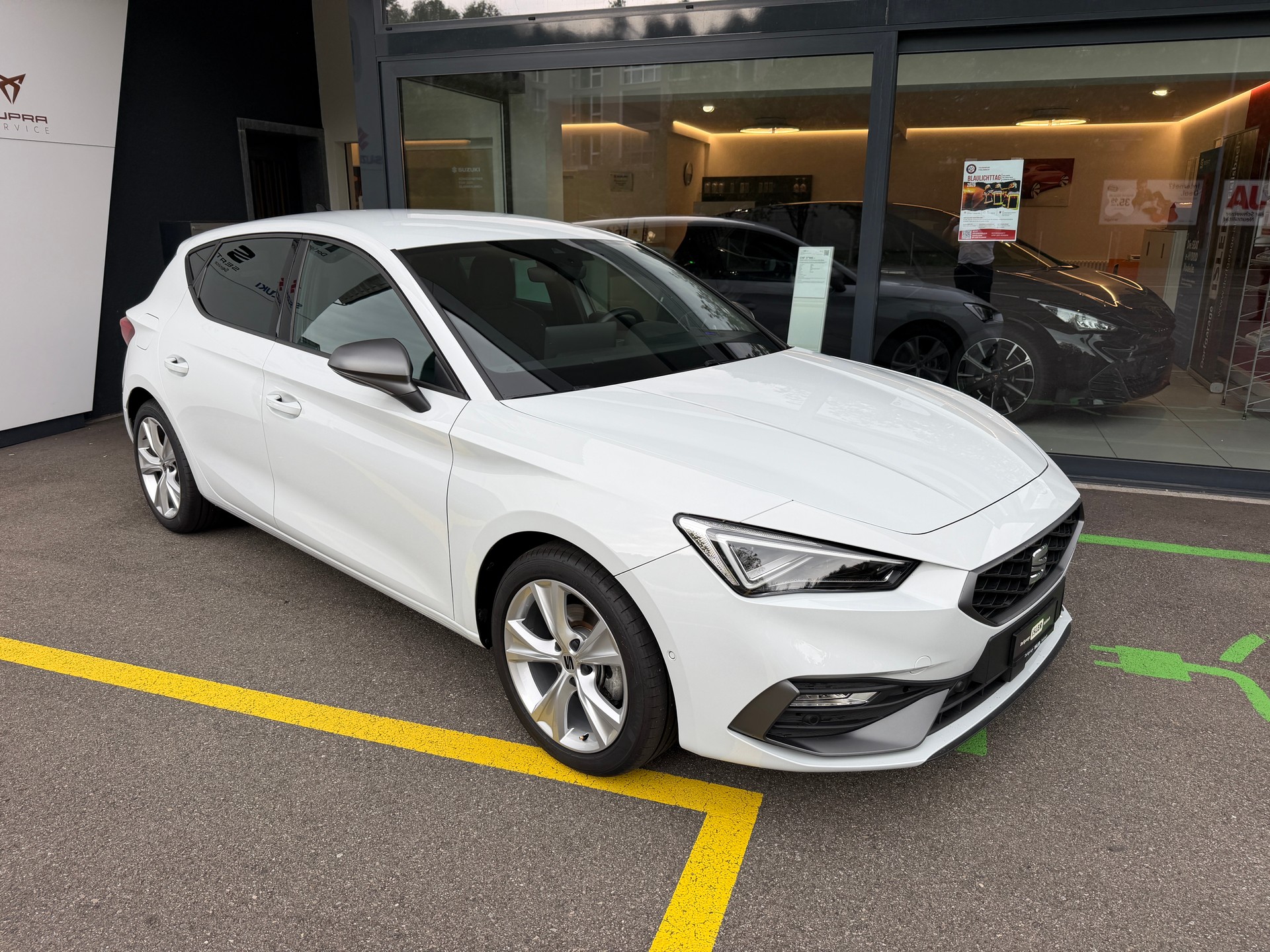 SEAT Leon 1.5 eTSI mHEV DSG FR-image-0