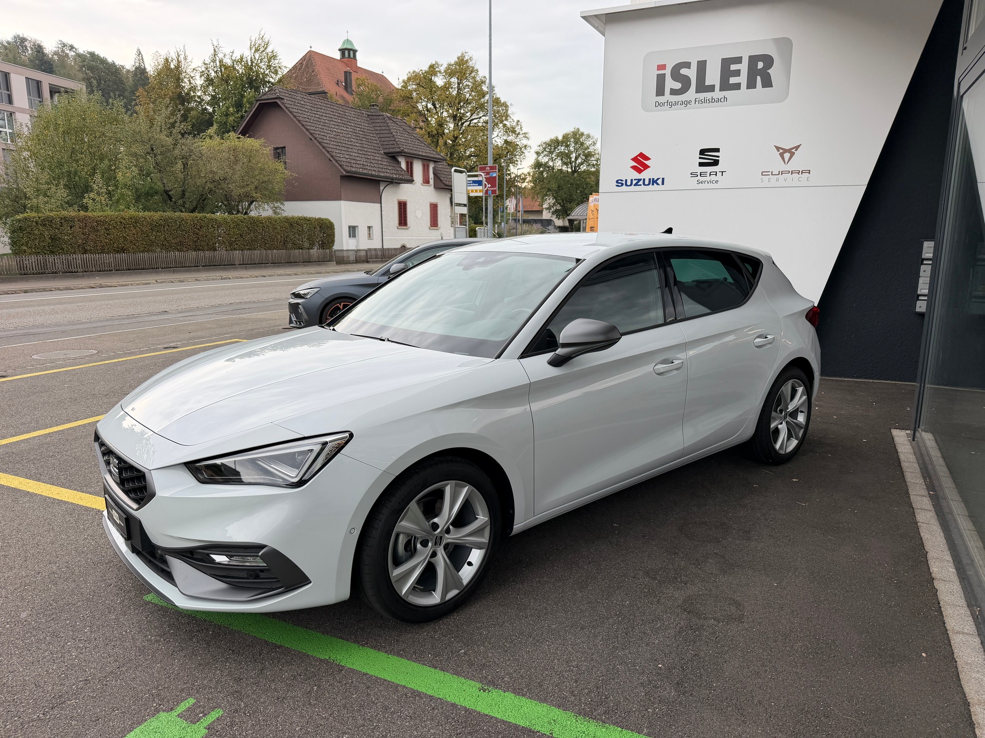 SEAT Leon 1.5 eTSI mHEV DSG FR-image-2