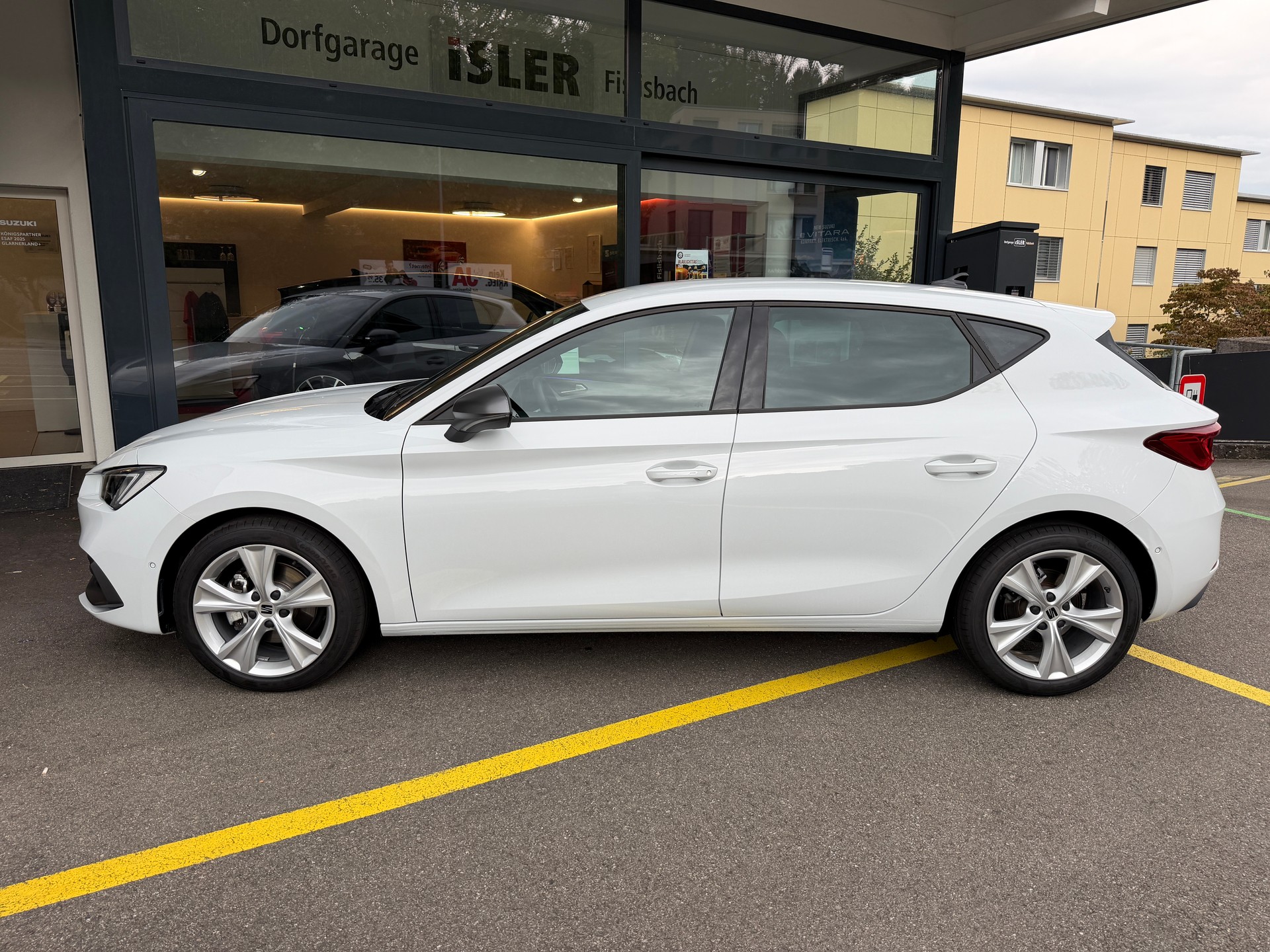 SEAT Leon 1.5 eTSI mHEV DSG FR-image-4