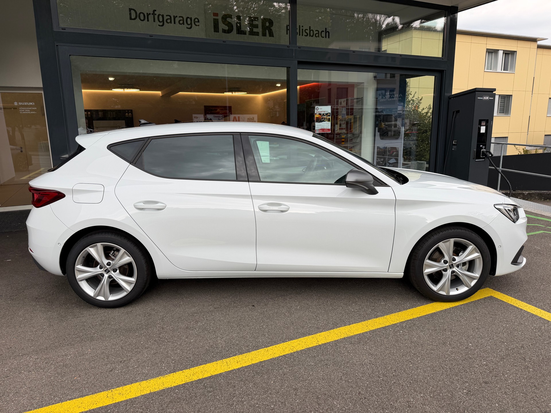 SEAT Leon 1.5 eTSI mHEV DSG FR-image-1