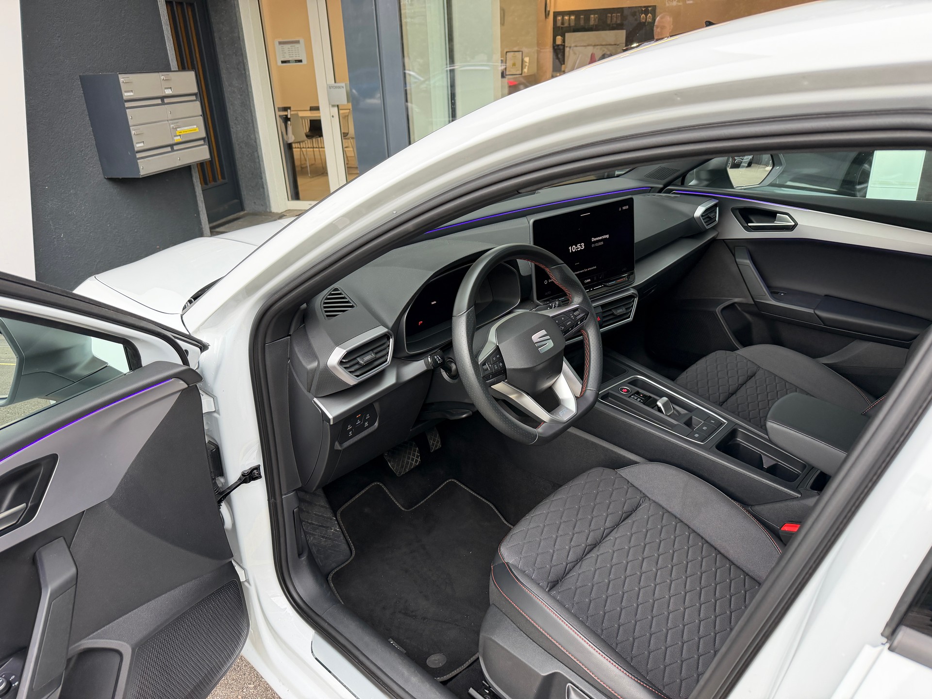 SEAT Leon 1.5 eTSI mHEV DSG FR-image-9