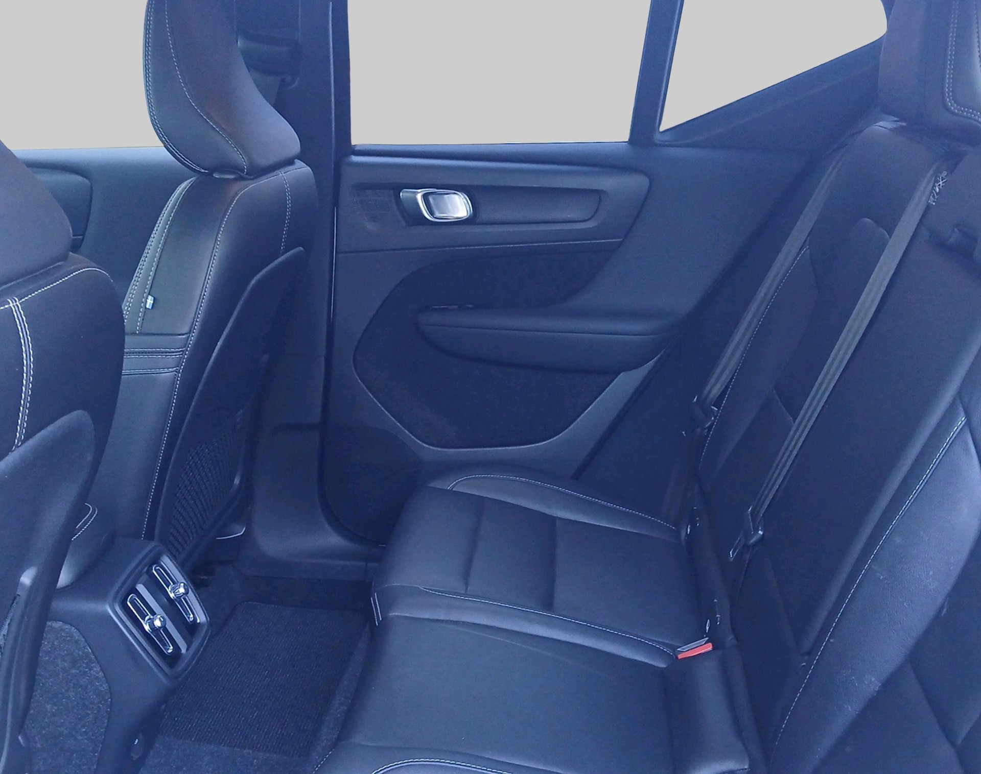 VOLVO XC40 D4 AWD Inscription-showroom-element-3
