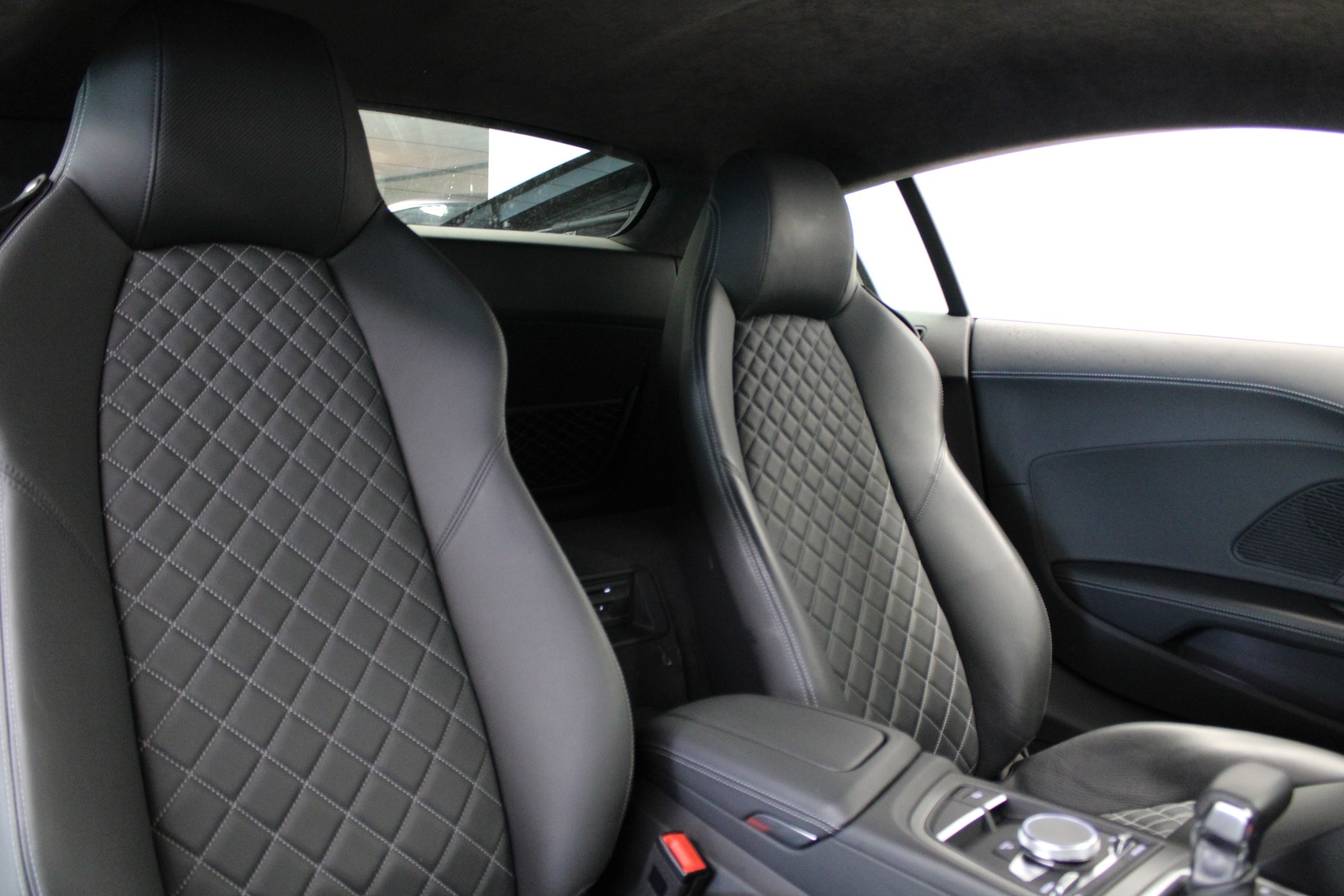 AUDI R8 Coupé performance S-Tronic-image-6