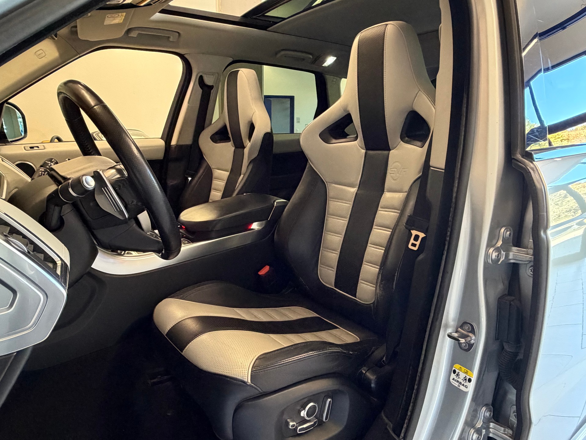 LAND ROVER Range Rover Sport 5.0 V8 SVR-image-10