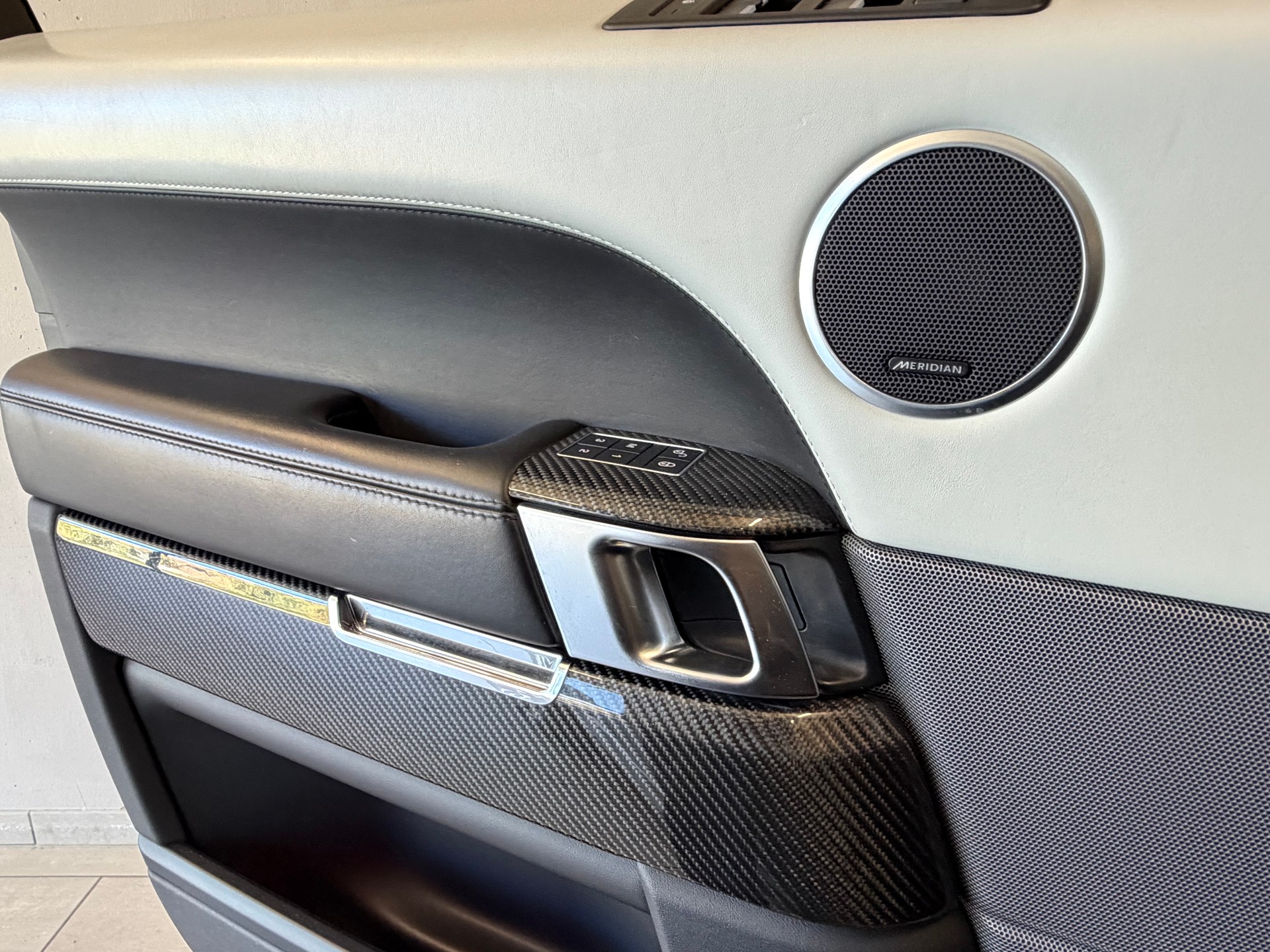 LAND ROVER Range Rover Sport 5.0 V8 SVR-image-15