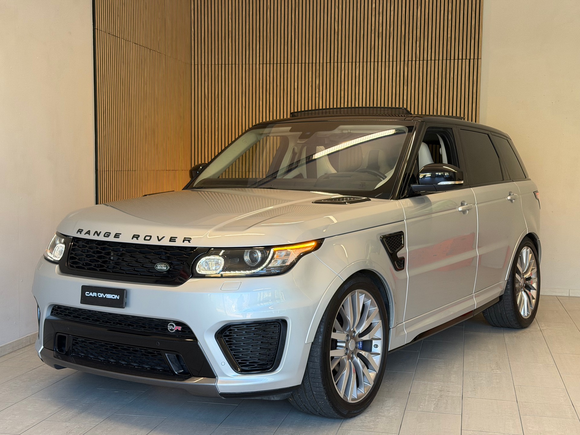 LAND ROVER Range Rover Sport 5.0 V8 SVR-image-1