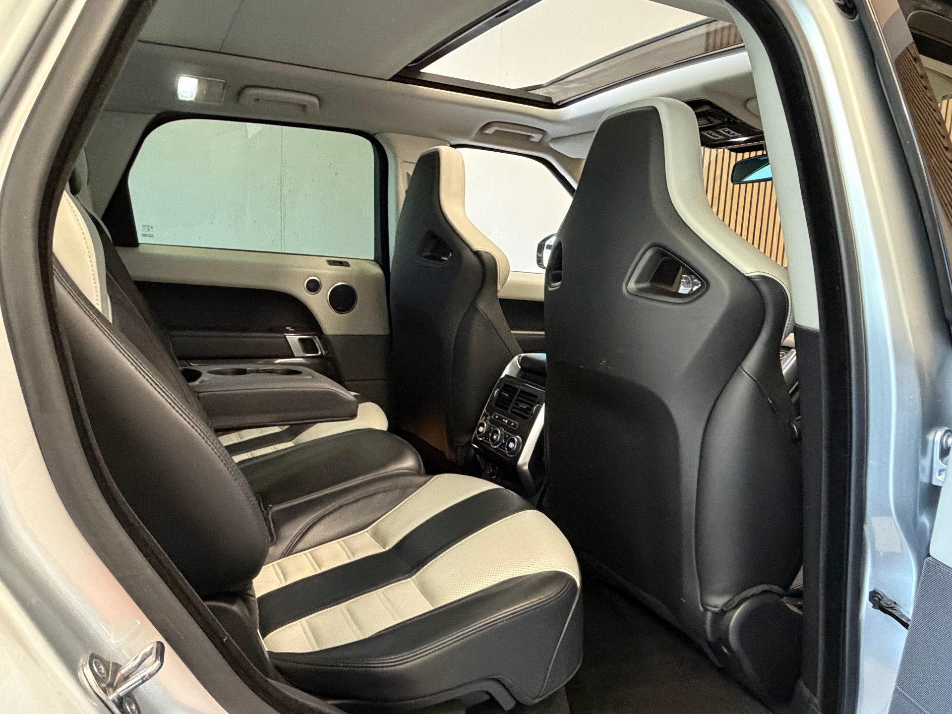 LAND ROVER Range Rover Sport 5.0 V8 SVR-image-12