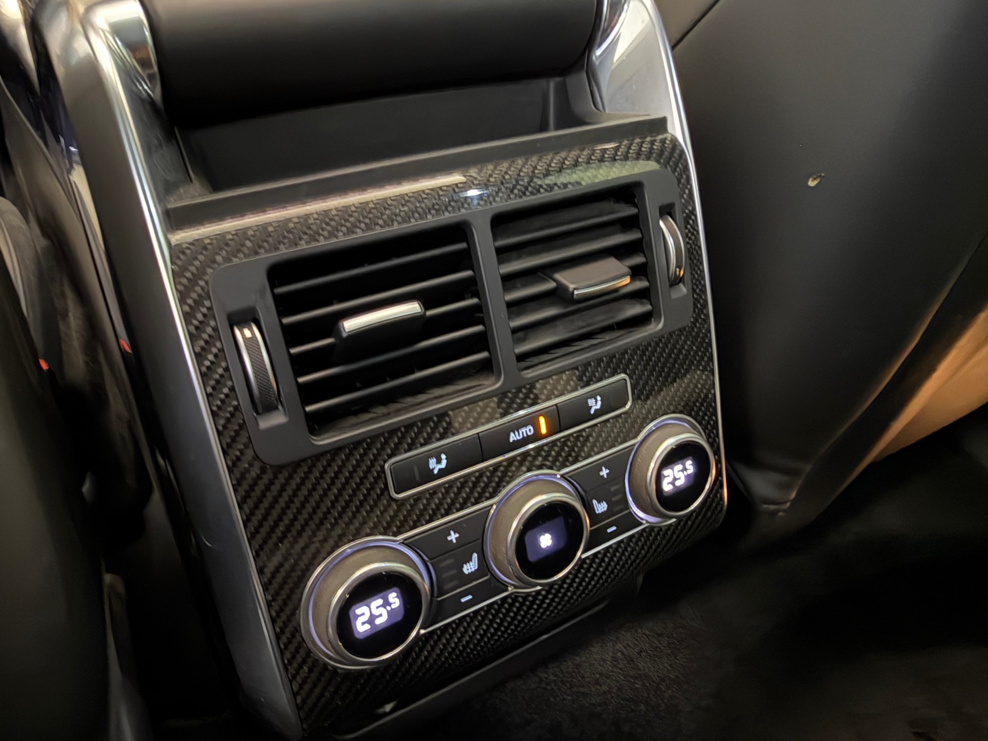 LAND ROVER Range Rover Sport 5.0 V8 SVR-image-14