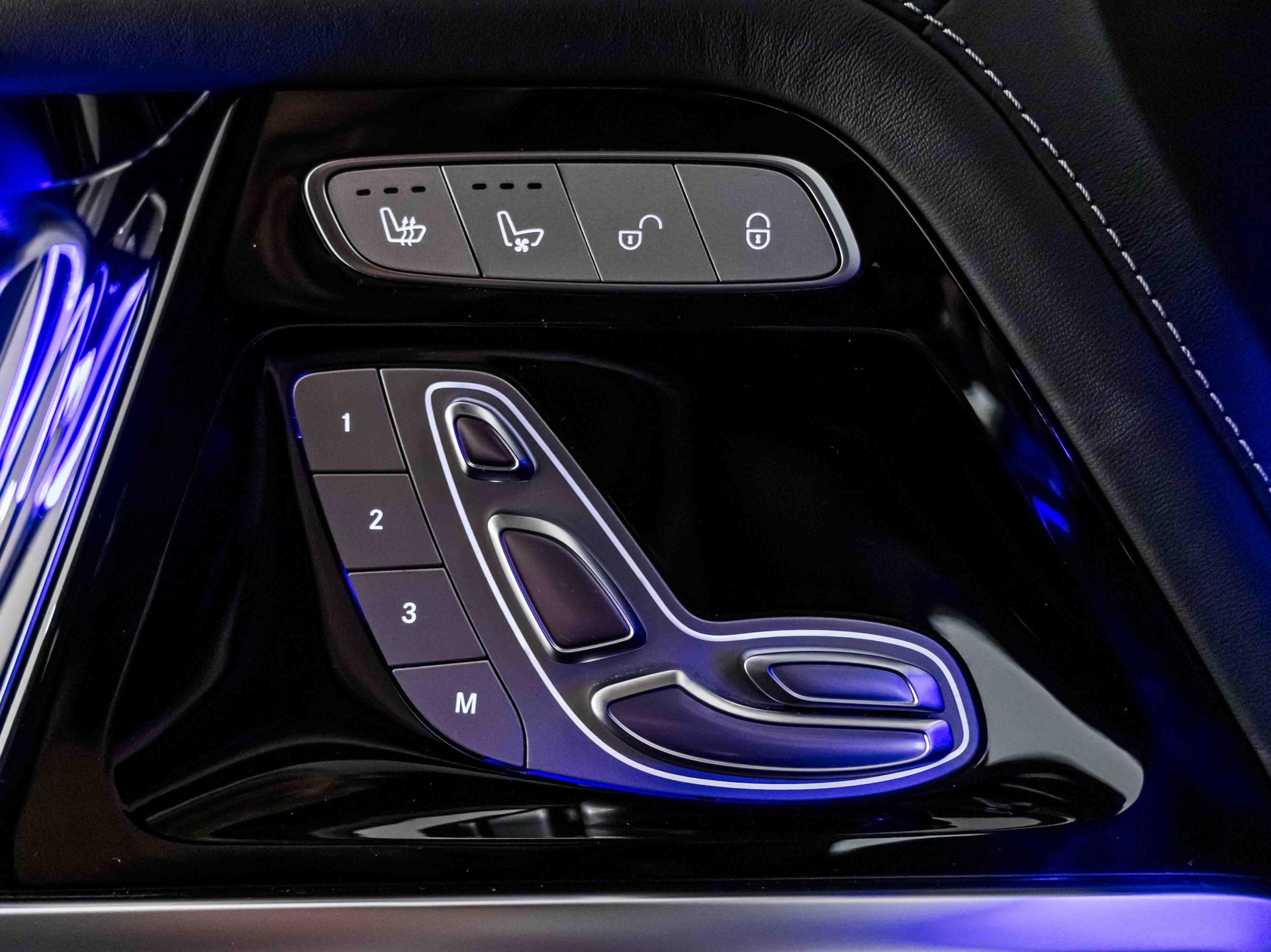 MERCEDES-BENZ G 63 AMG-image-12