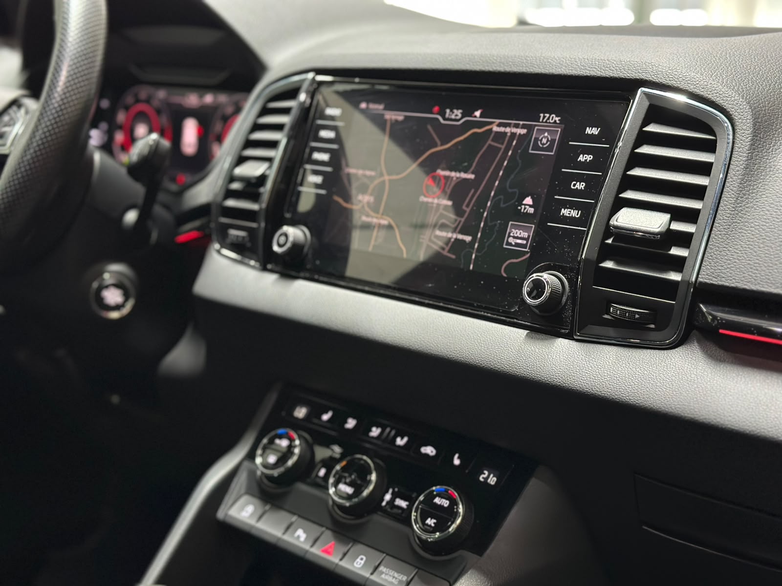 SKODA Karoq 2.0 TSI SportLine 4x4 DSG-image-13