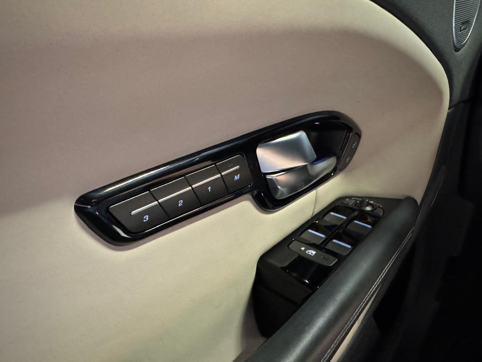 LAND ROVER Range Rover Evoque Convert. 2.0 Si4 SE Dynamic AT9-image-23