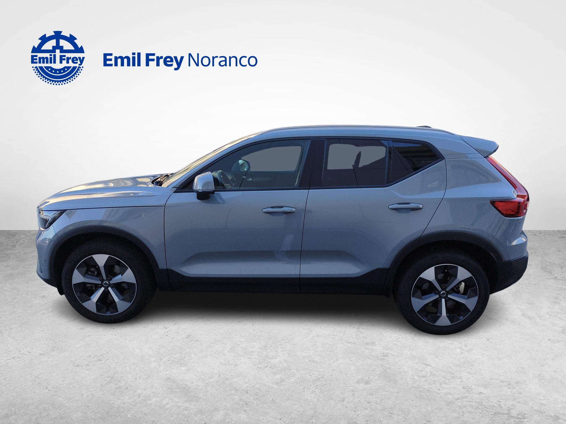 VOLVO XC40 2.0 B3 MH Core - Pneumatici invernali inclusi-image-1