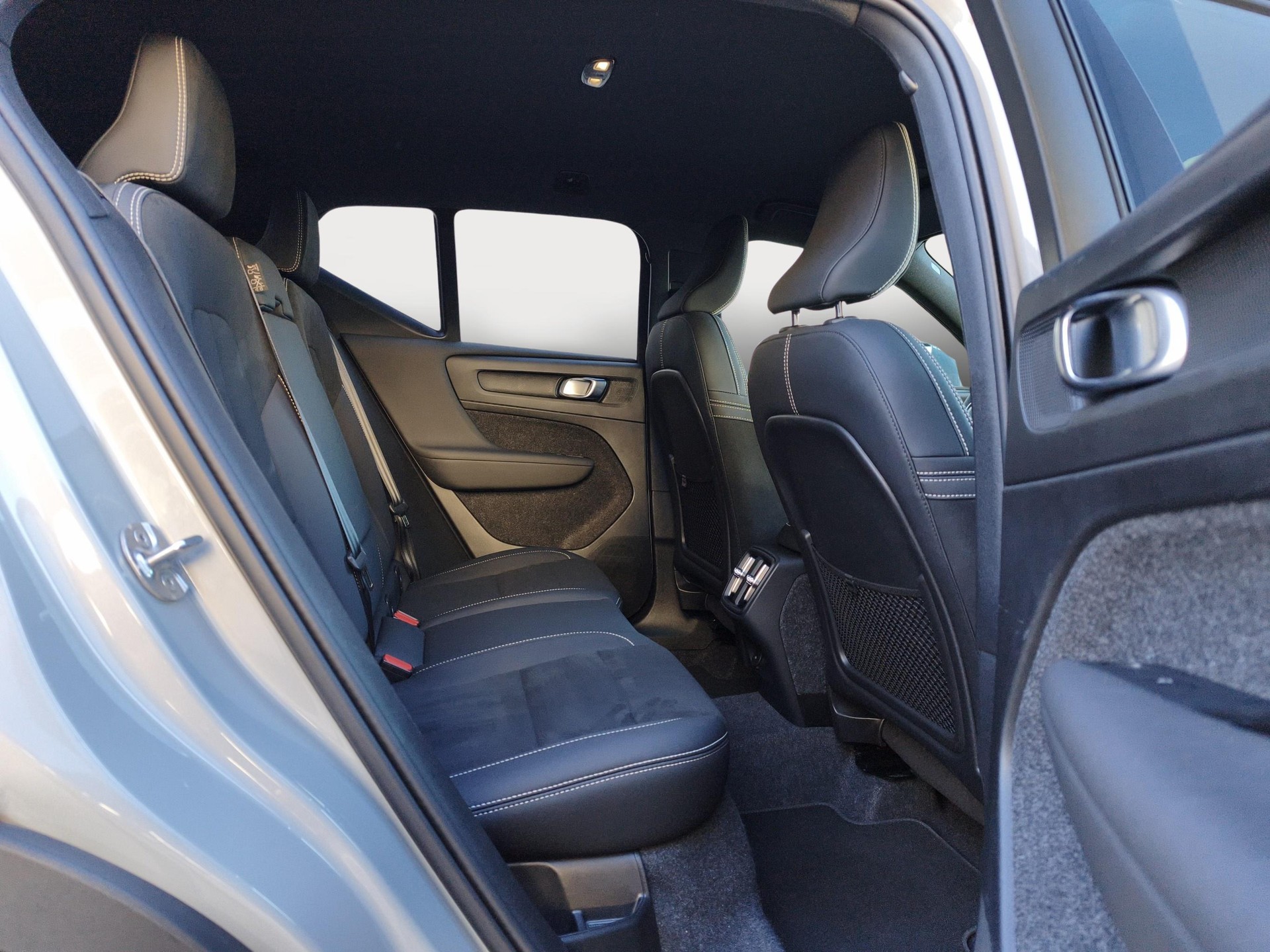 VOLVO XC40 2.0 B3 MH Core - Pneumatici invernali inclusi-image-10