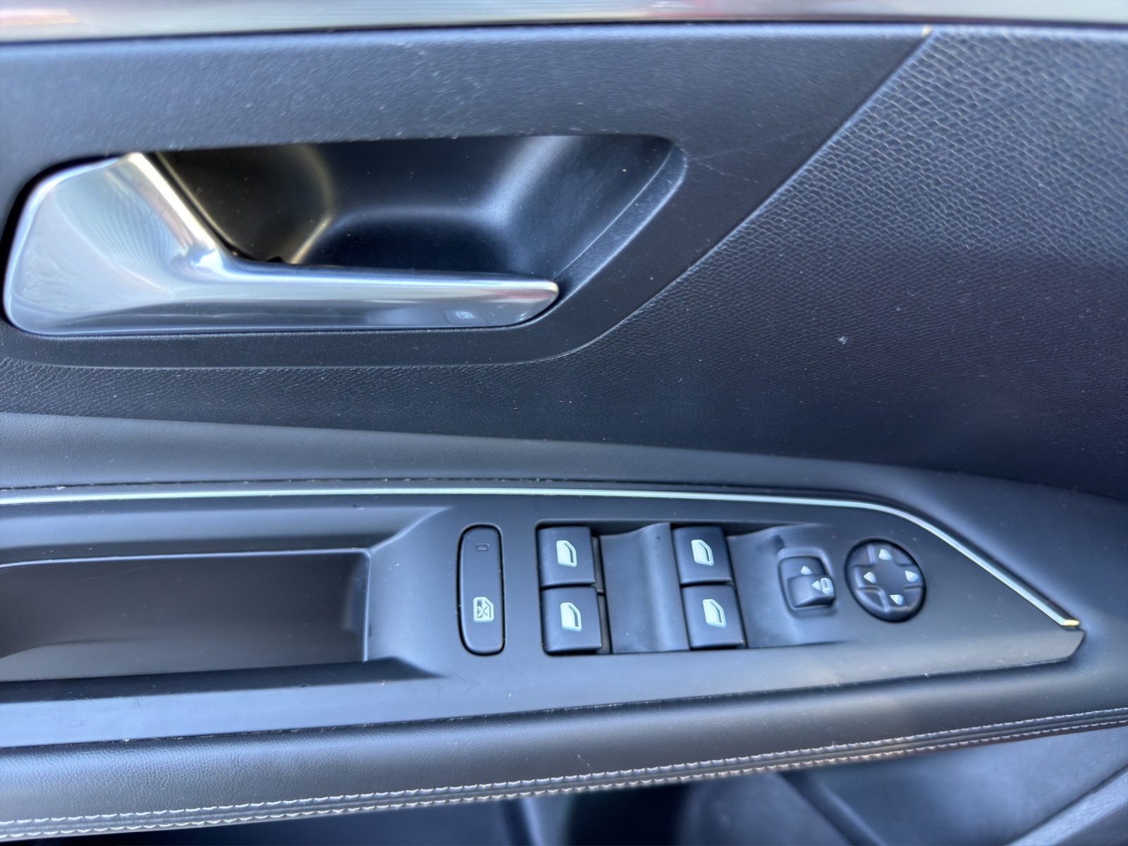PEUGEOT 3008 1.6 THP Allure EAT-image-9