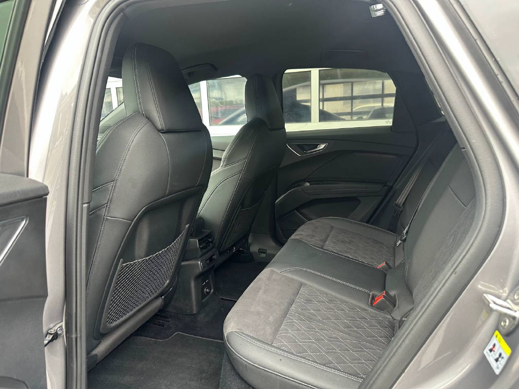 AUDI Q4 e-tron Sportback 50 quattro (CH)-image-10