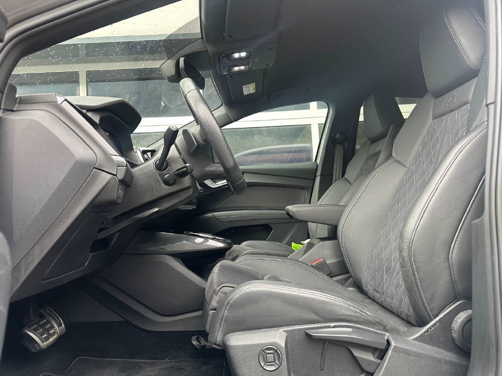 AUDI Q4 e-tron Sportback 50 quattro (CH)-image-9