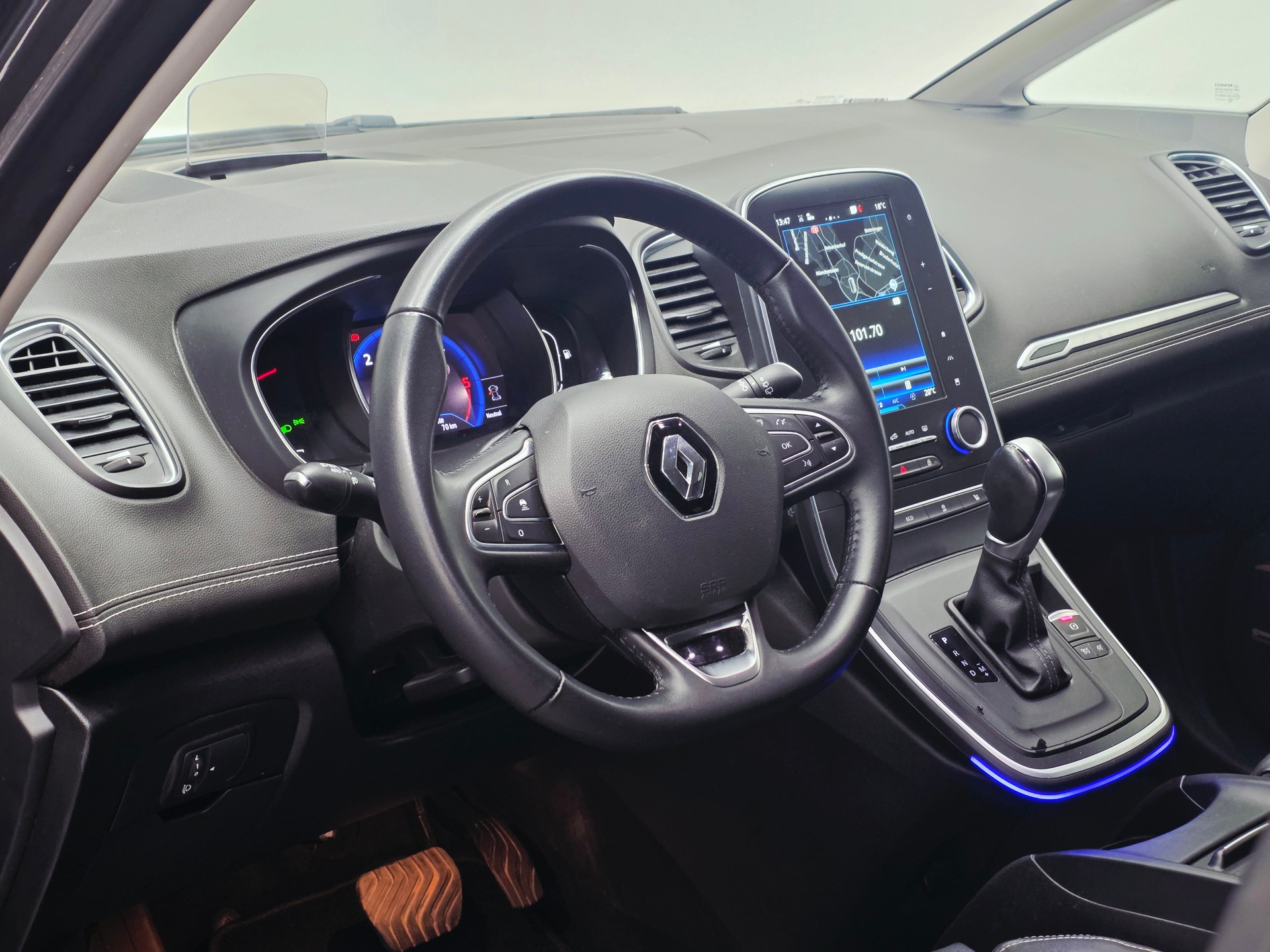 RENAULT Scénic 1.5 dCi INTENS EDC*Frisch MFK und Service*8 fach Räder*Leder*-image-9