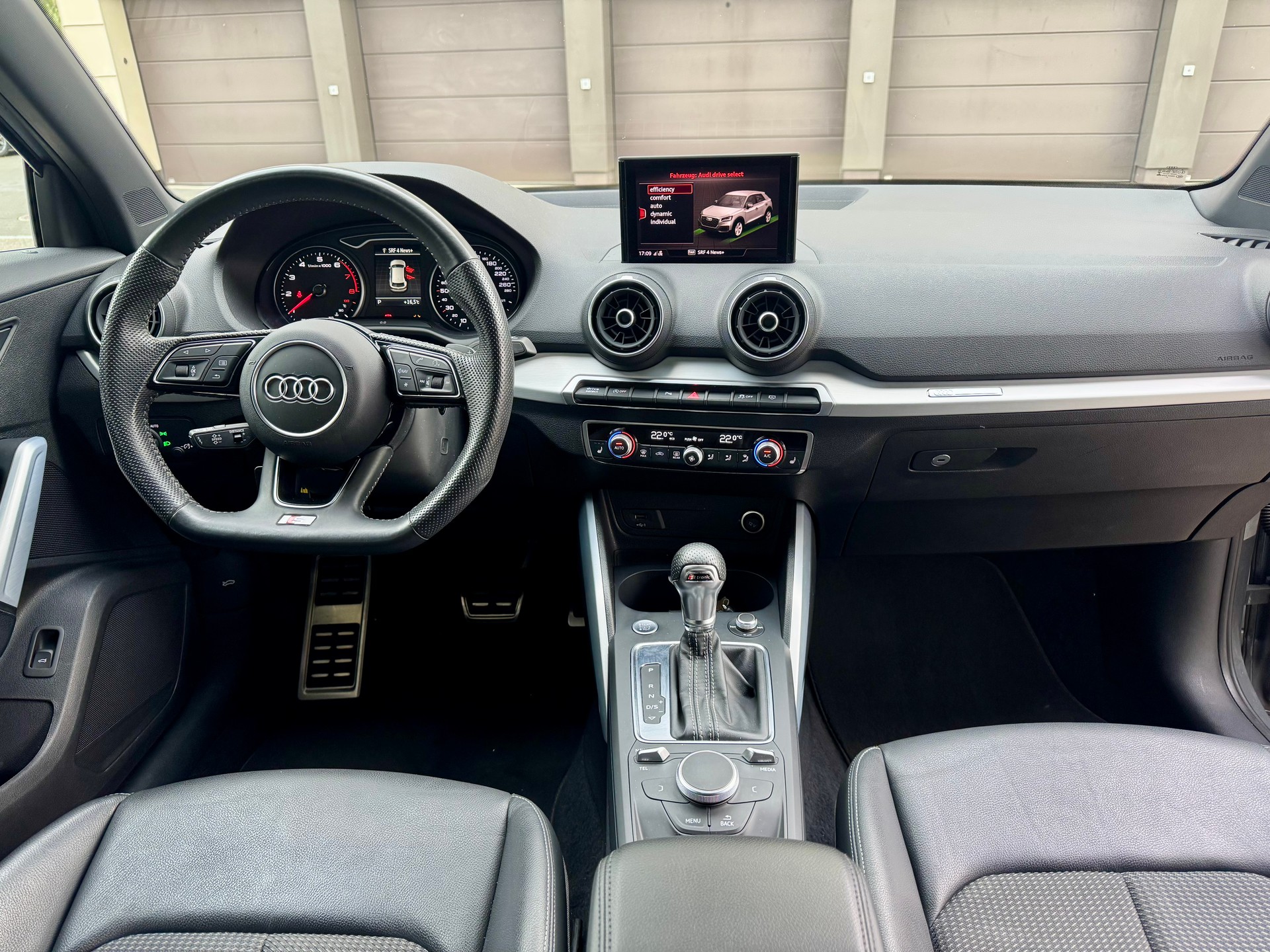 AUDI Q2 35 TFSI S-Line *ab MFK & Service*-image-8