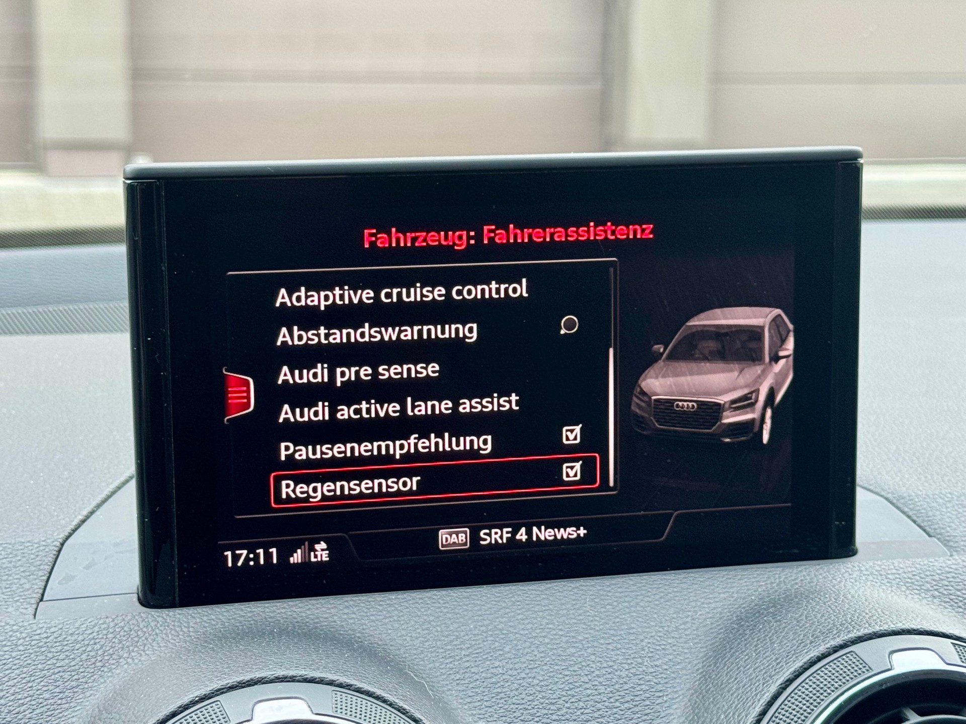 AUDI Q2 35 TFSI S-Line *ab MFK & Service*-image-13