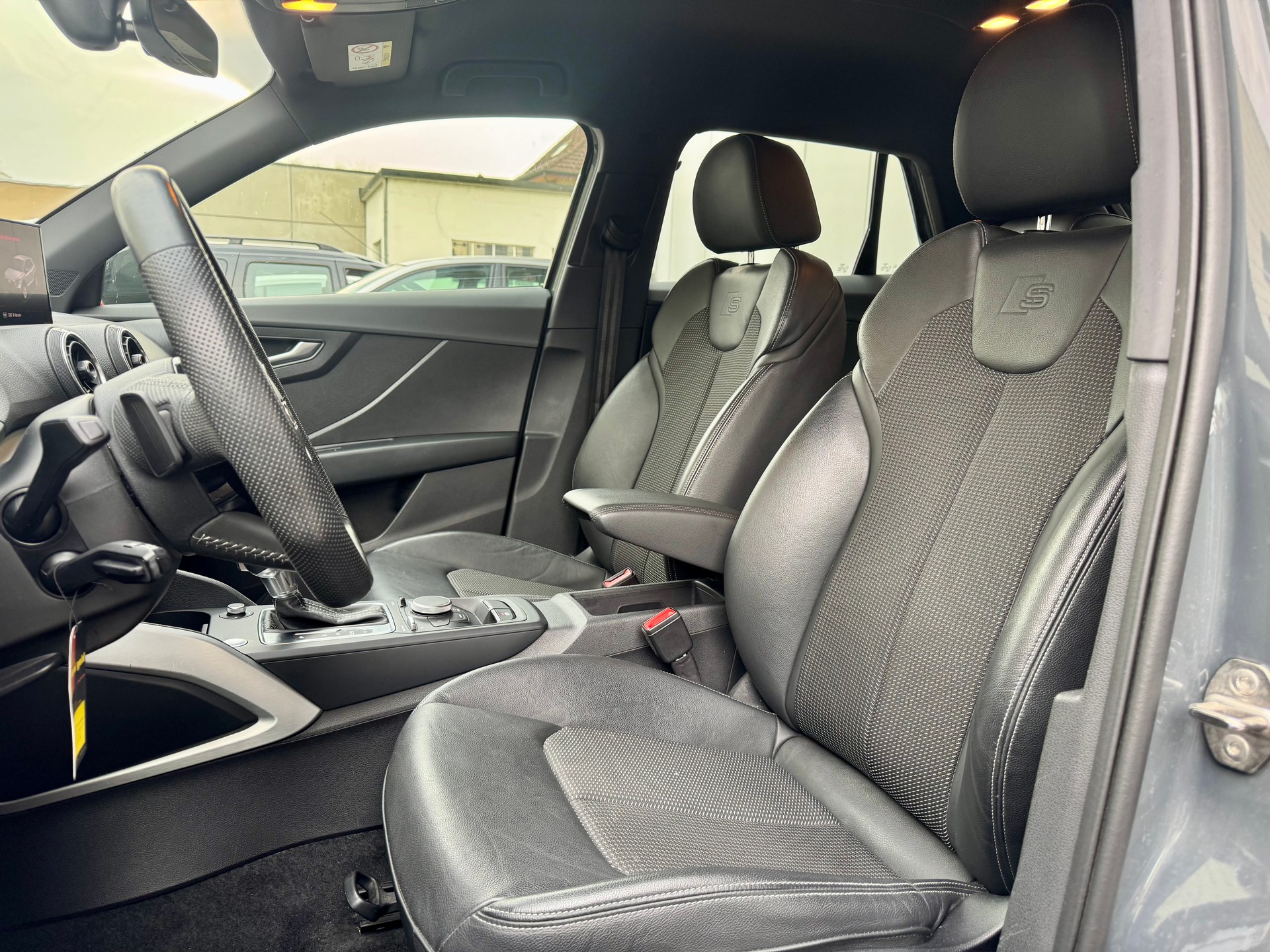 AUDI Q2 35 TFSI S-Line *ab MFK & Service*-image-5