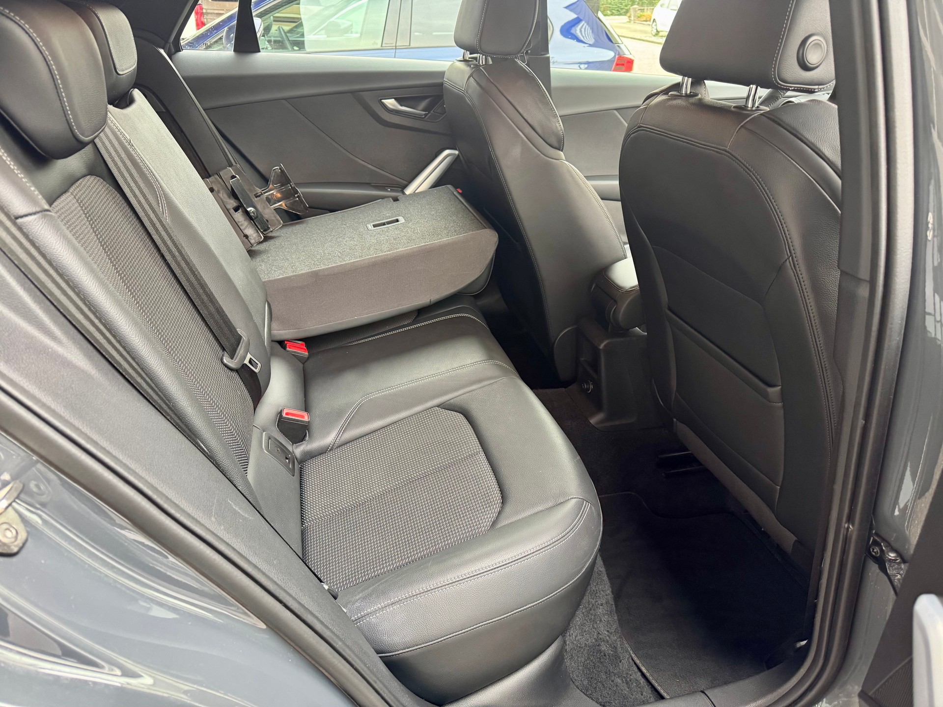 AUDI Q2 35 TFSI S-Line *ab MFK & Service*-image-7