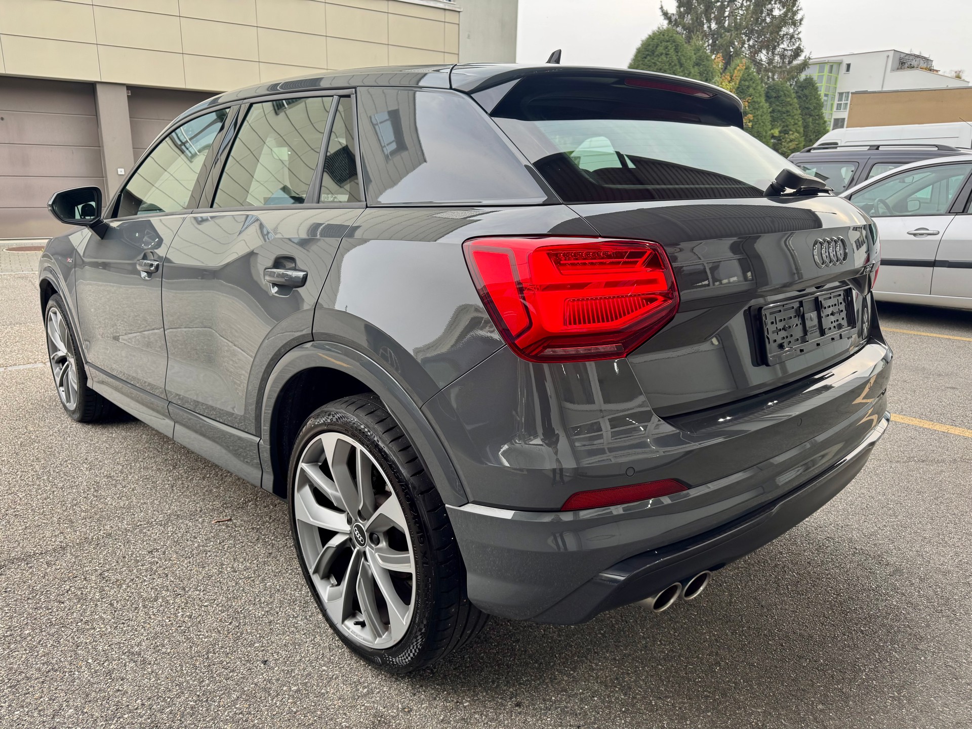 AUDI Q2 35 TFSI S-Line *ab MFK & Service*-image-3