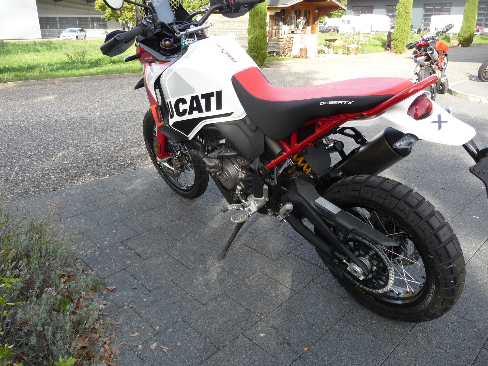 DUCATI Desert X Rally statt 22'990.- >> 19'900.--showroom-element-2