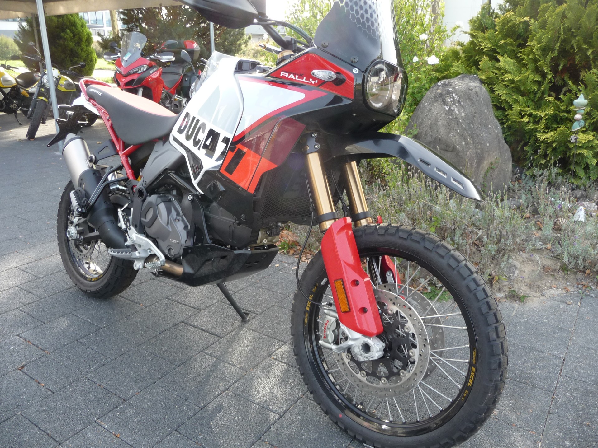 DUCATI Desert X Rally statt 22'990.- >> 19'900.--showroom-element-3