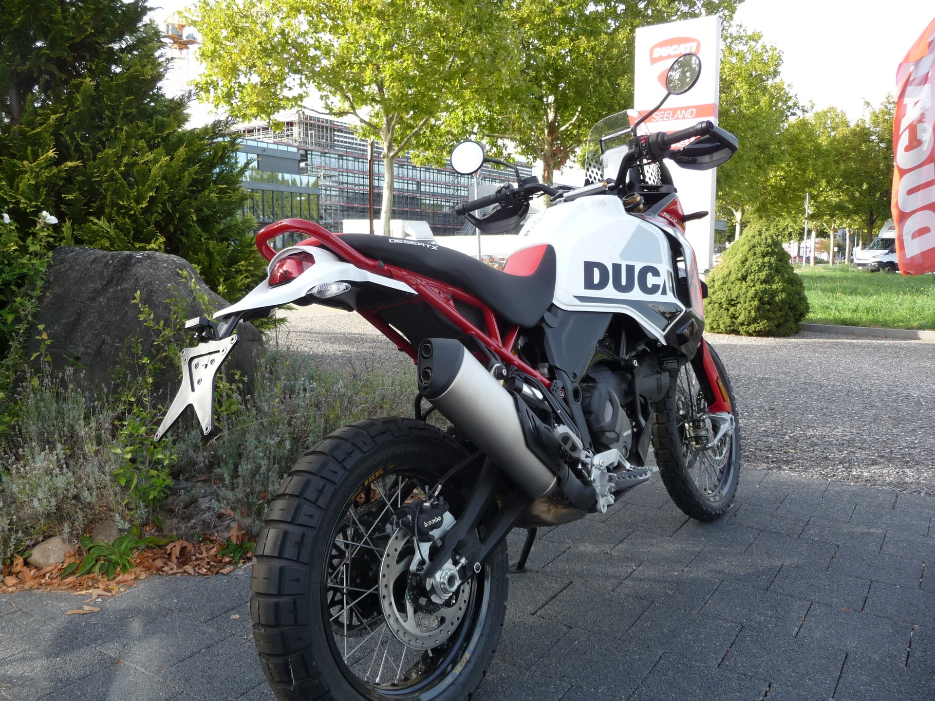 DUCATI Desert X Rally statt 22'990.- >> 19'900.--showroom-element-1