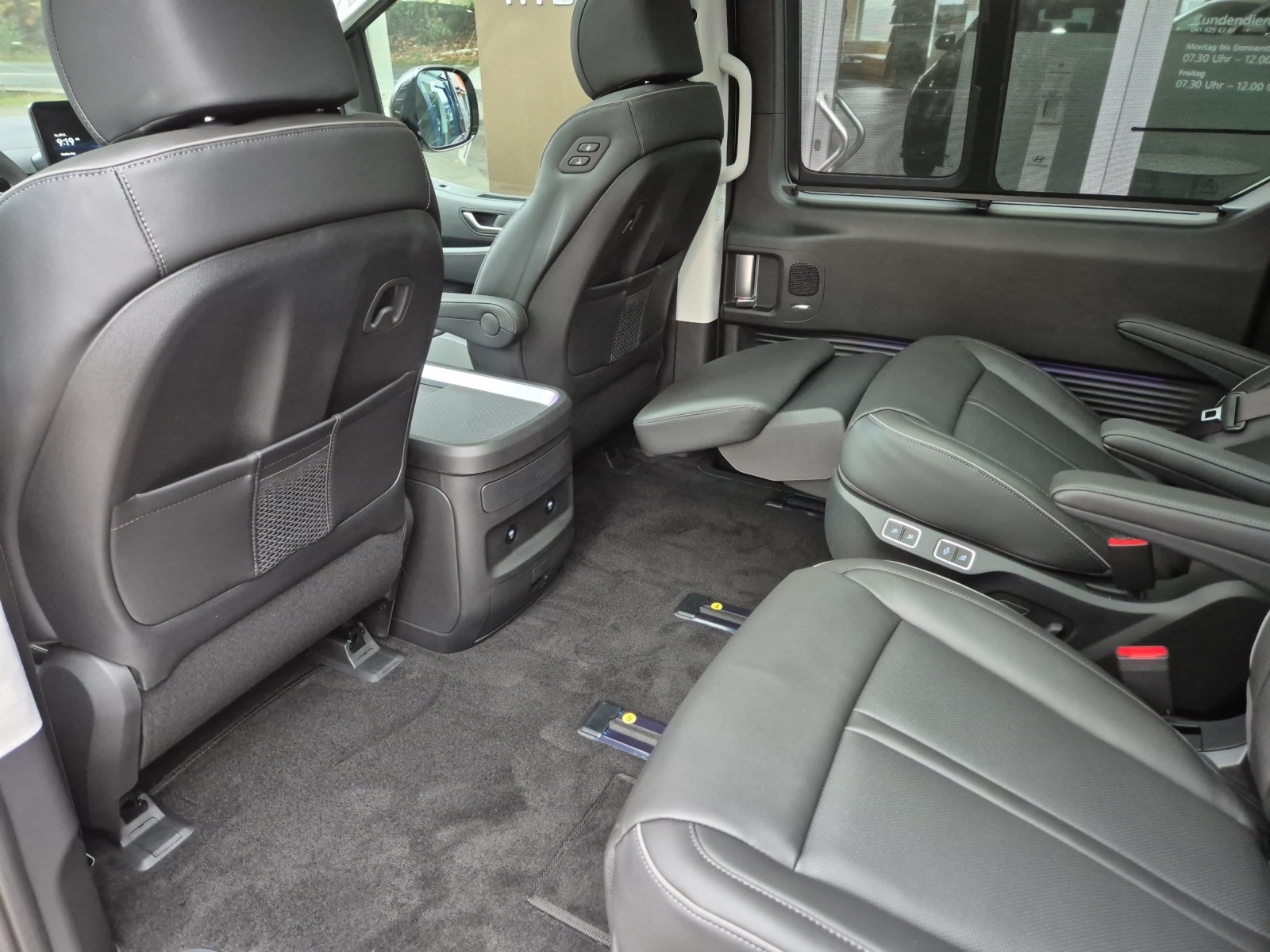 HYUNDAI Staria Premium 1.6 GDi HEV Vertex-image-9