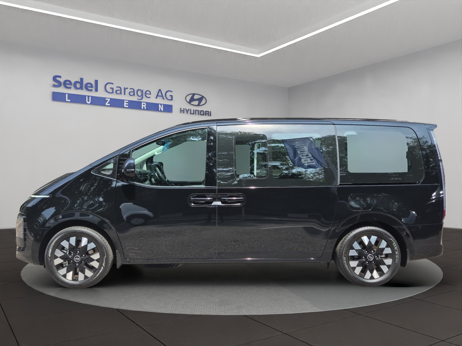 HYUNDAI Staria Premium 1.6 GDi HEV Vertex-image-2
