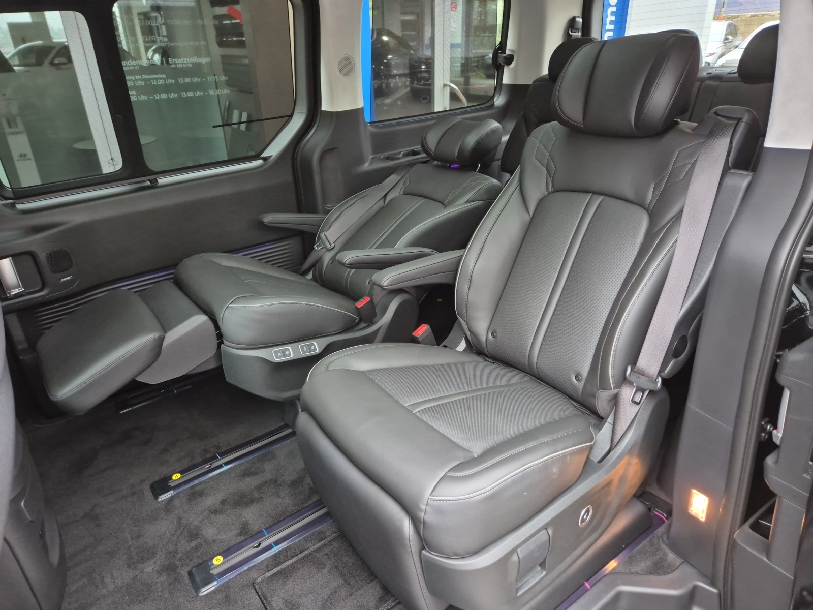 HYUNDAI Staria Premium 1.6 GDi HEV Vertex-image-8