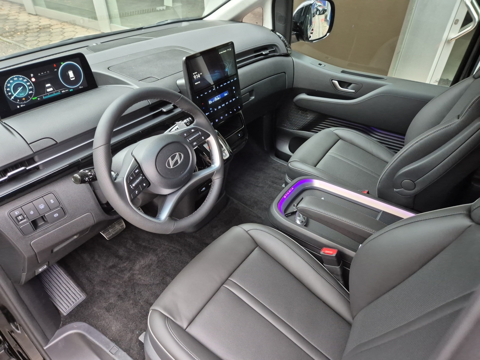 HYUNDAI Staria Premium 1.6 GDi HEV Vertex-image-4