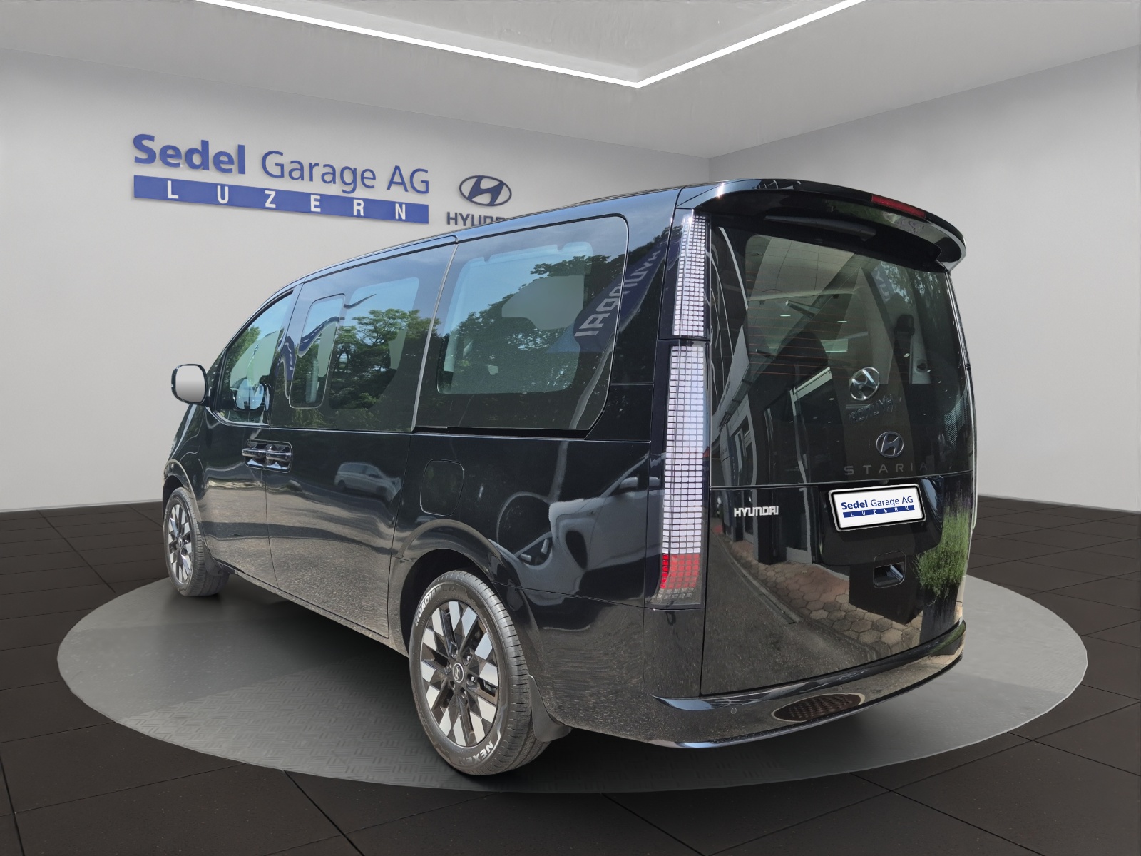 HYUNDAI Staria Premium 1.6 GDi HEV Vertex-image-3