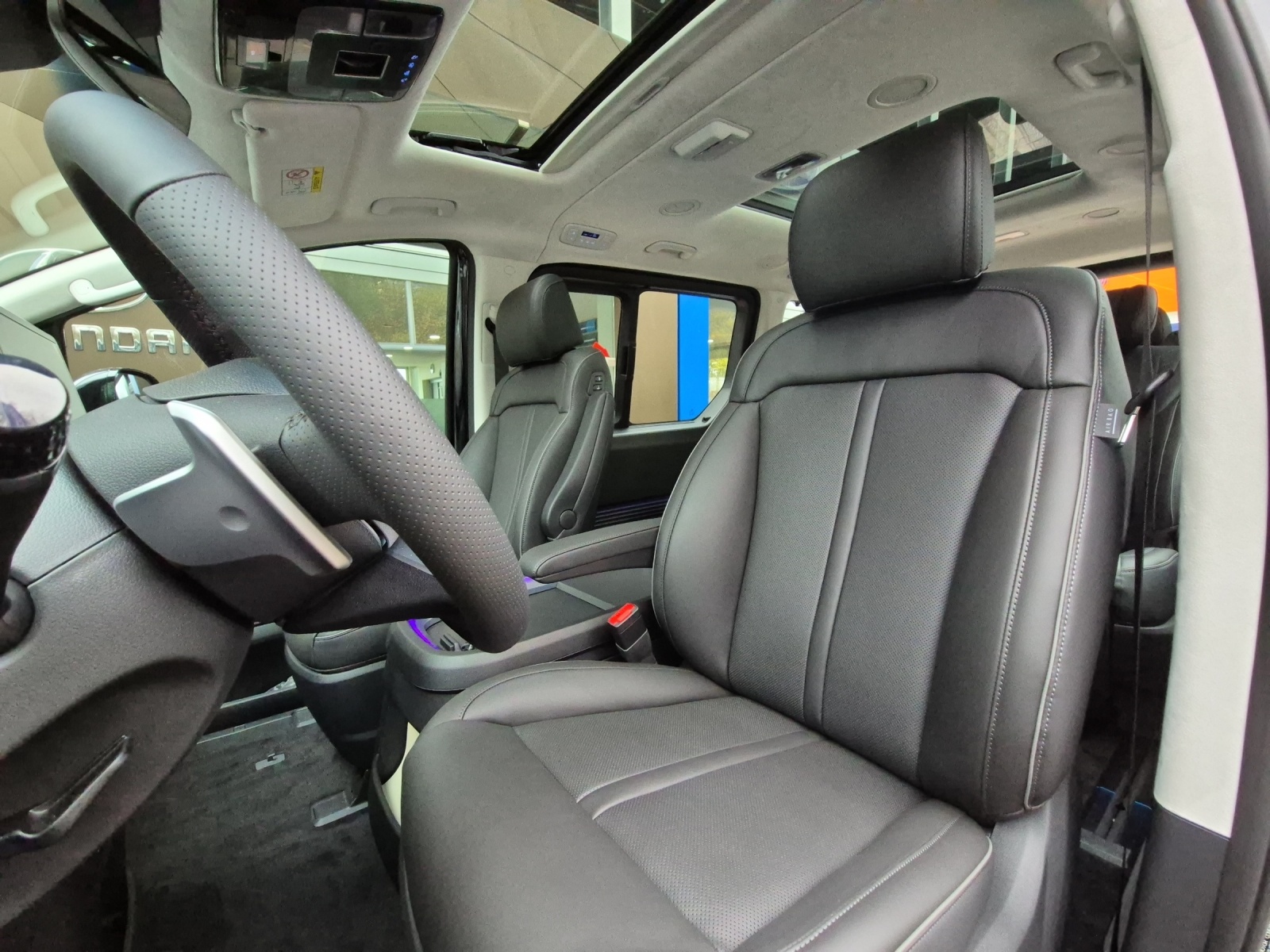 HYUNDAI Staria Premium 1.6 GDi HEV Vertex-image-5