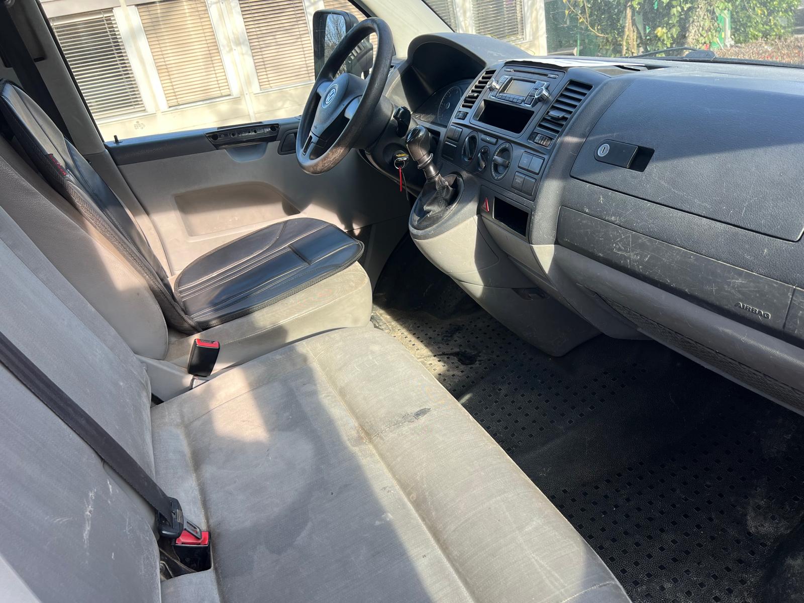 VW T5 2.0 TDI-image-6