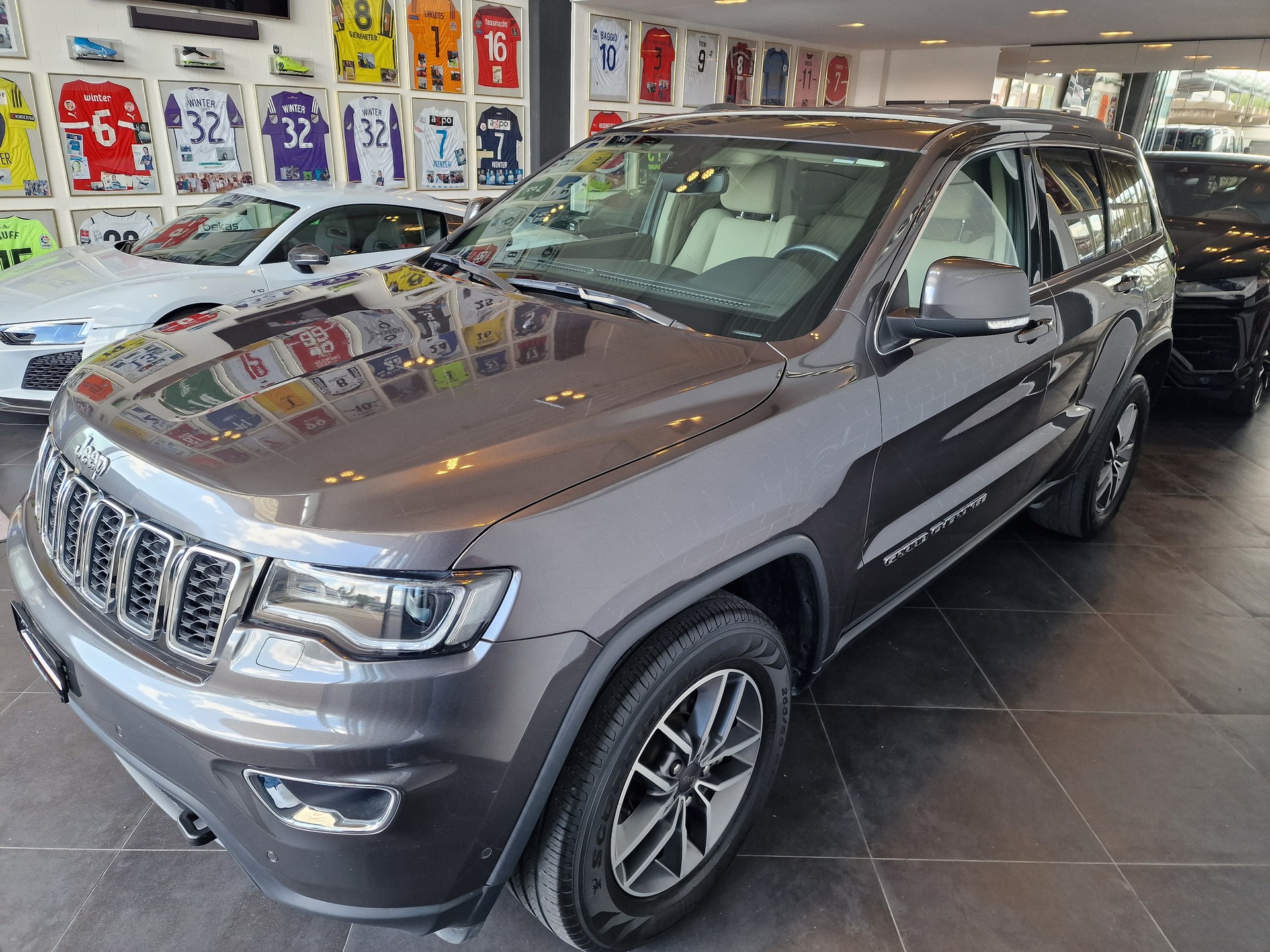 JEEP Grand Cherokee Laredo-image-2