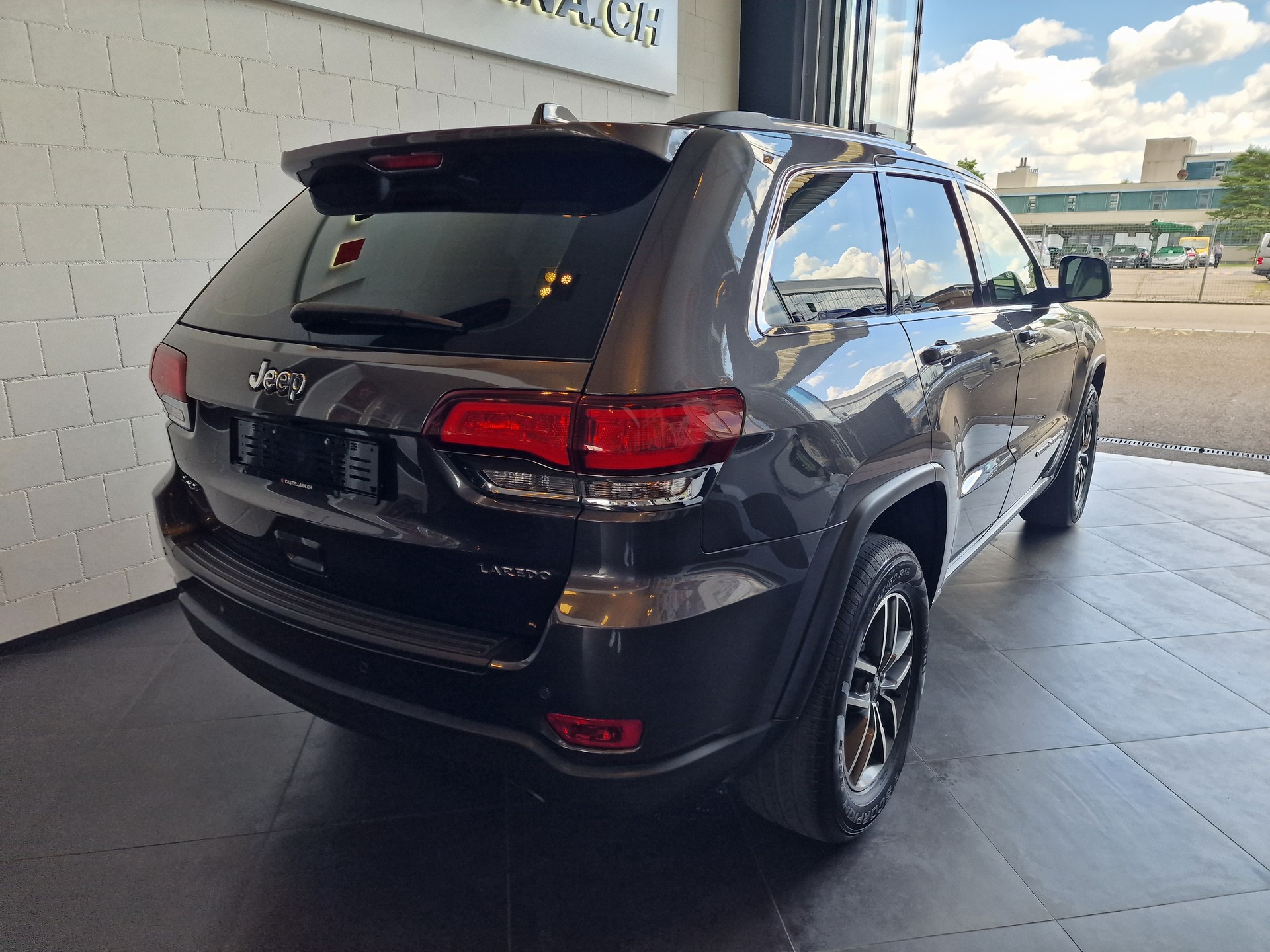 JEEP Grand Cherokee Laredo-image-5