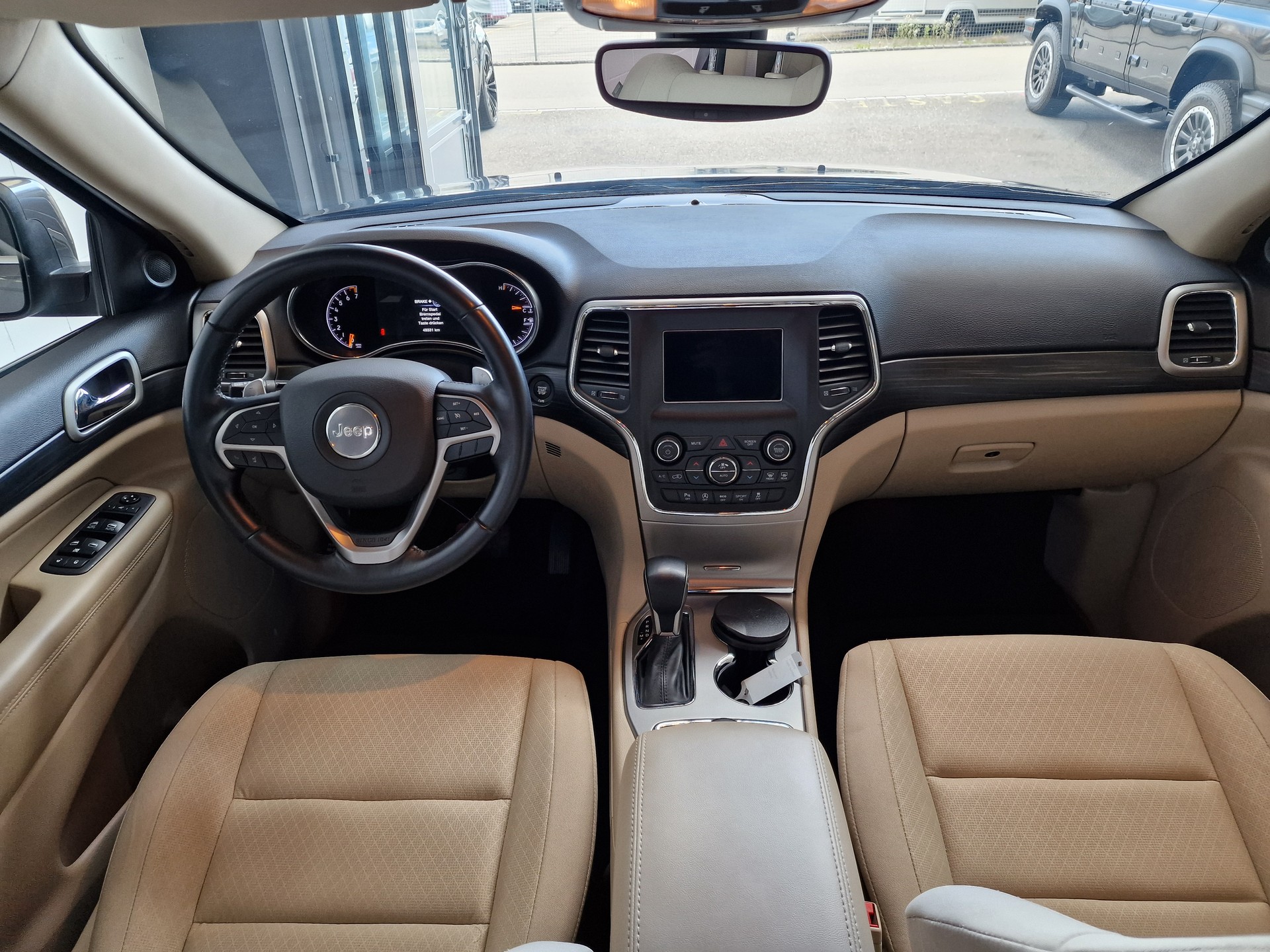 JEEP Grand Cherokee Laredo-image-13