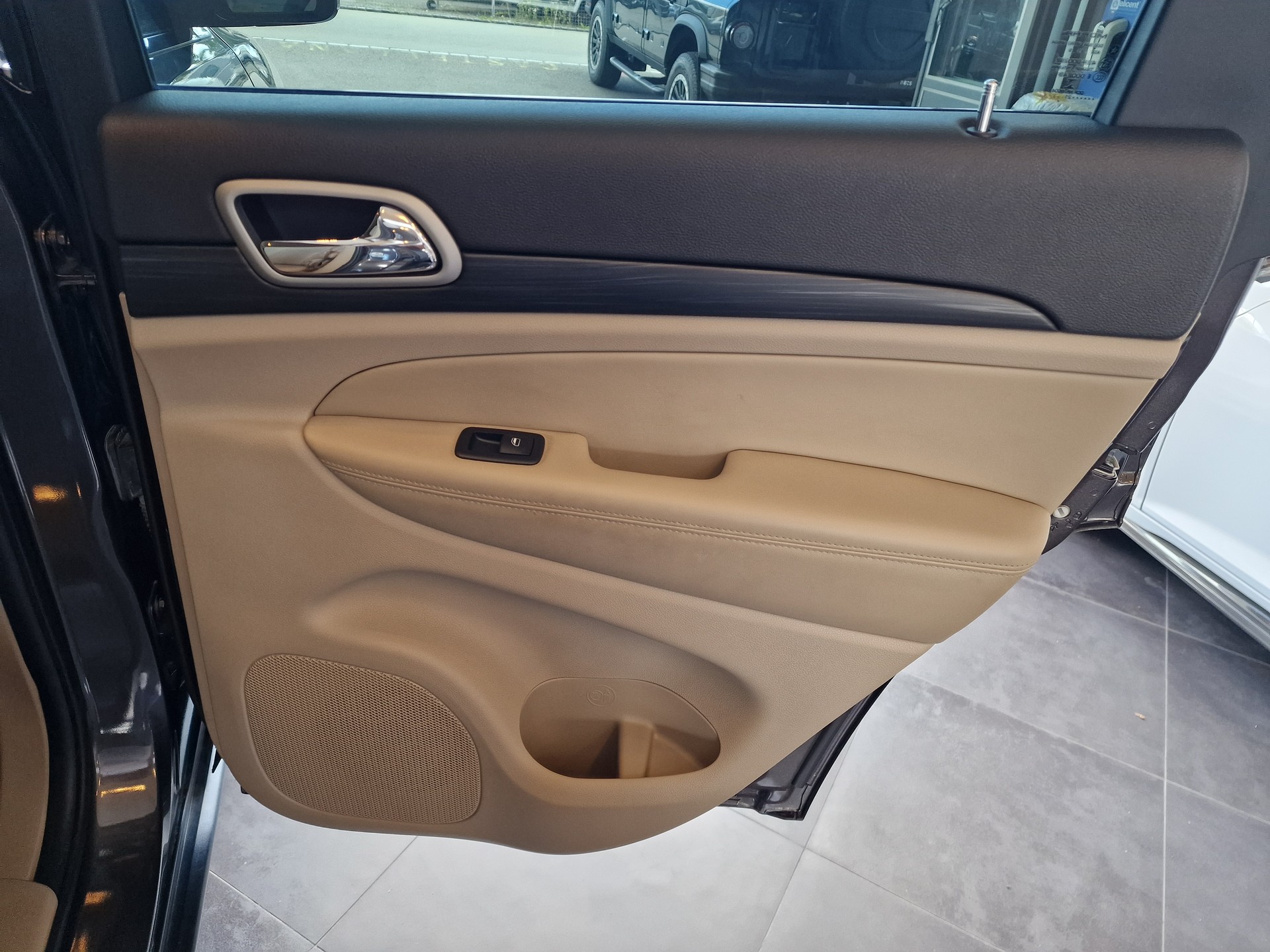 JEEP Grand Cherokee Laredo-image-16