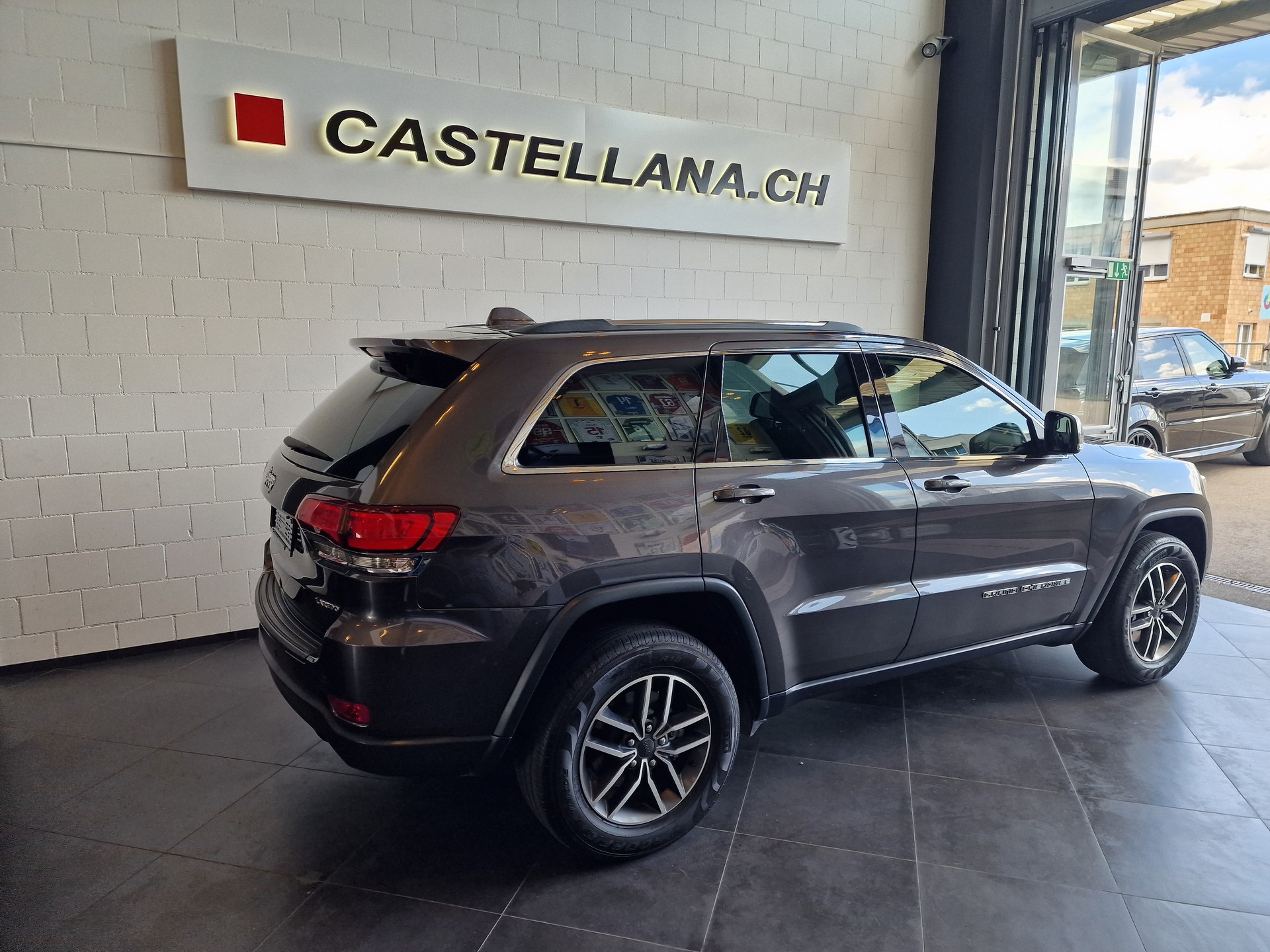 JEEP Grand Cherokee Laredo-image-3