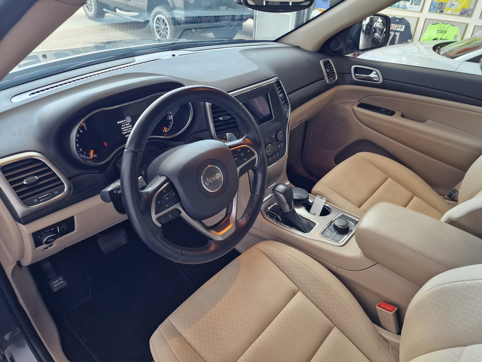 JEEP Grand Cherokee Laredo-image-12