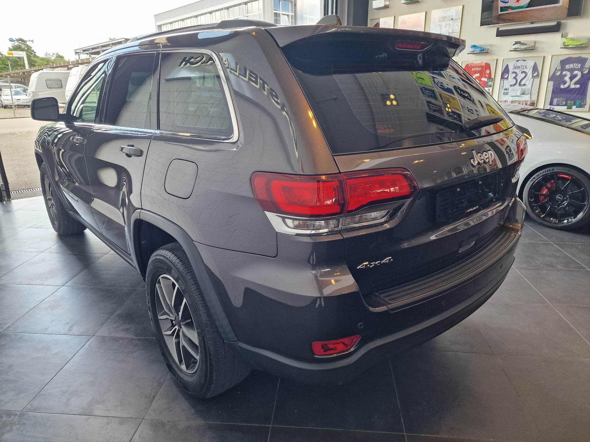 JEEP Grand Cherokee Laredo-image-6