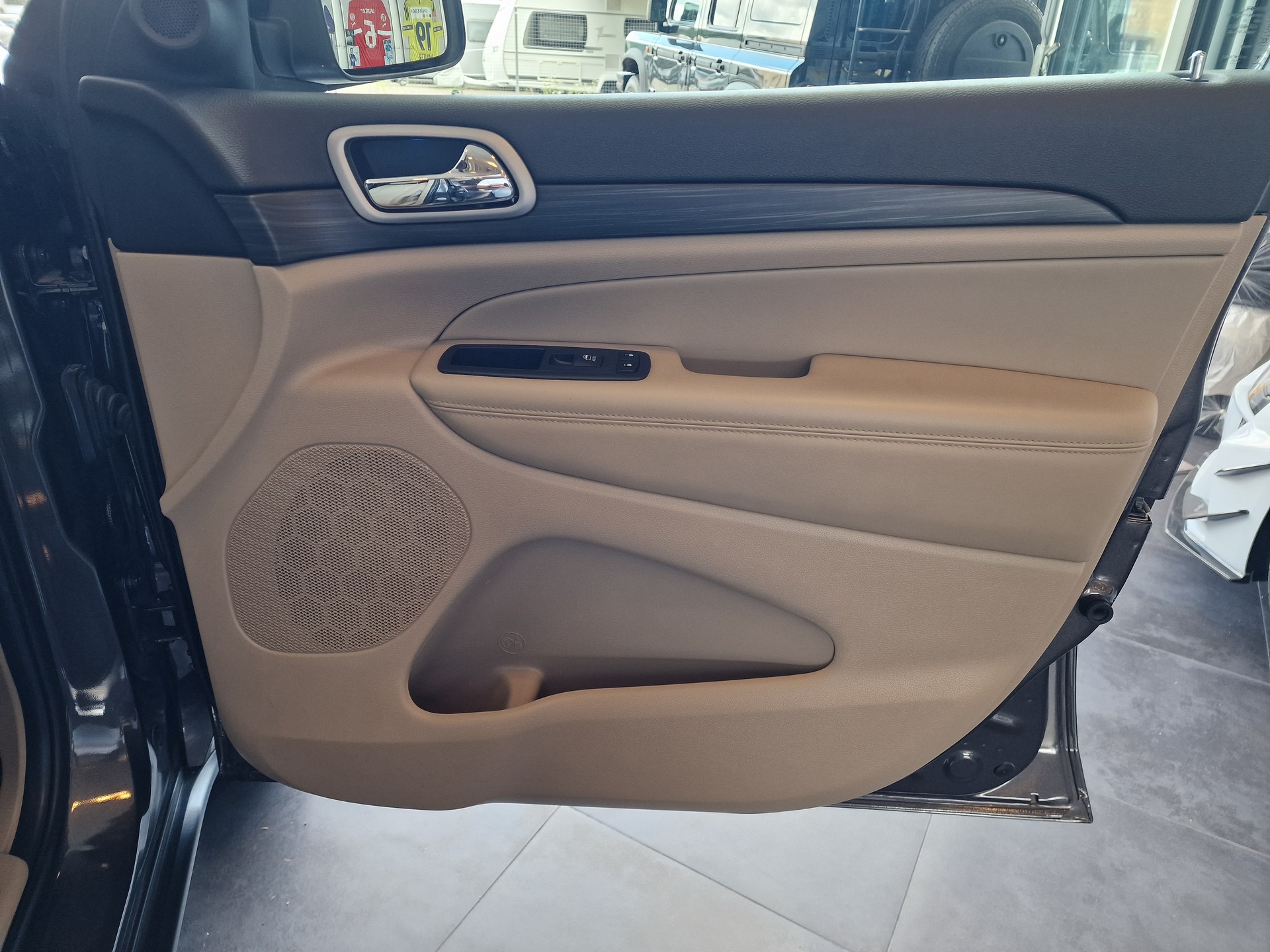 JEEP Grand Cherokee Laredo-image-18
